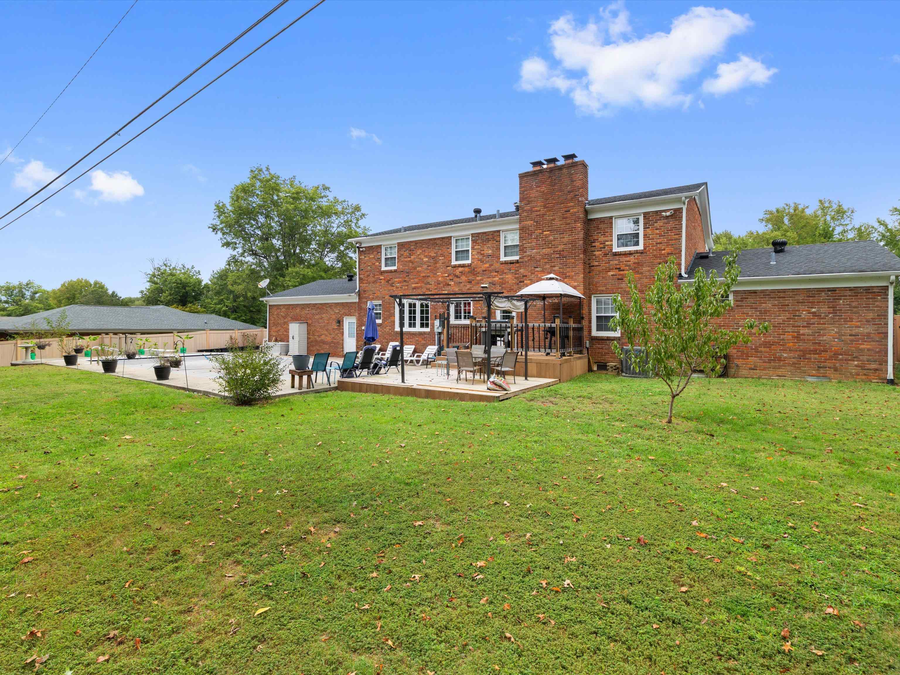 1318 Woodmere Ln, Owensboro, Kentucky 42303, 5 Bedrooms Bedrooms, ,3 BathroomsBathrooms,Single Family Residence,For Sale,Woodmere Ln,93261