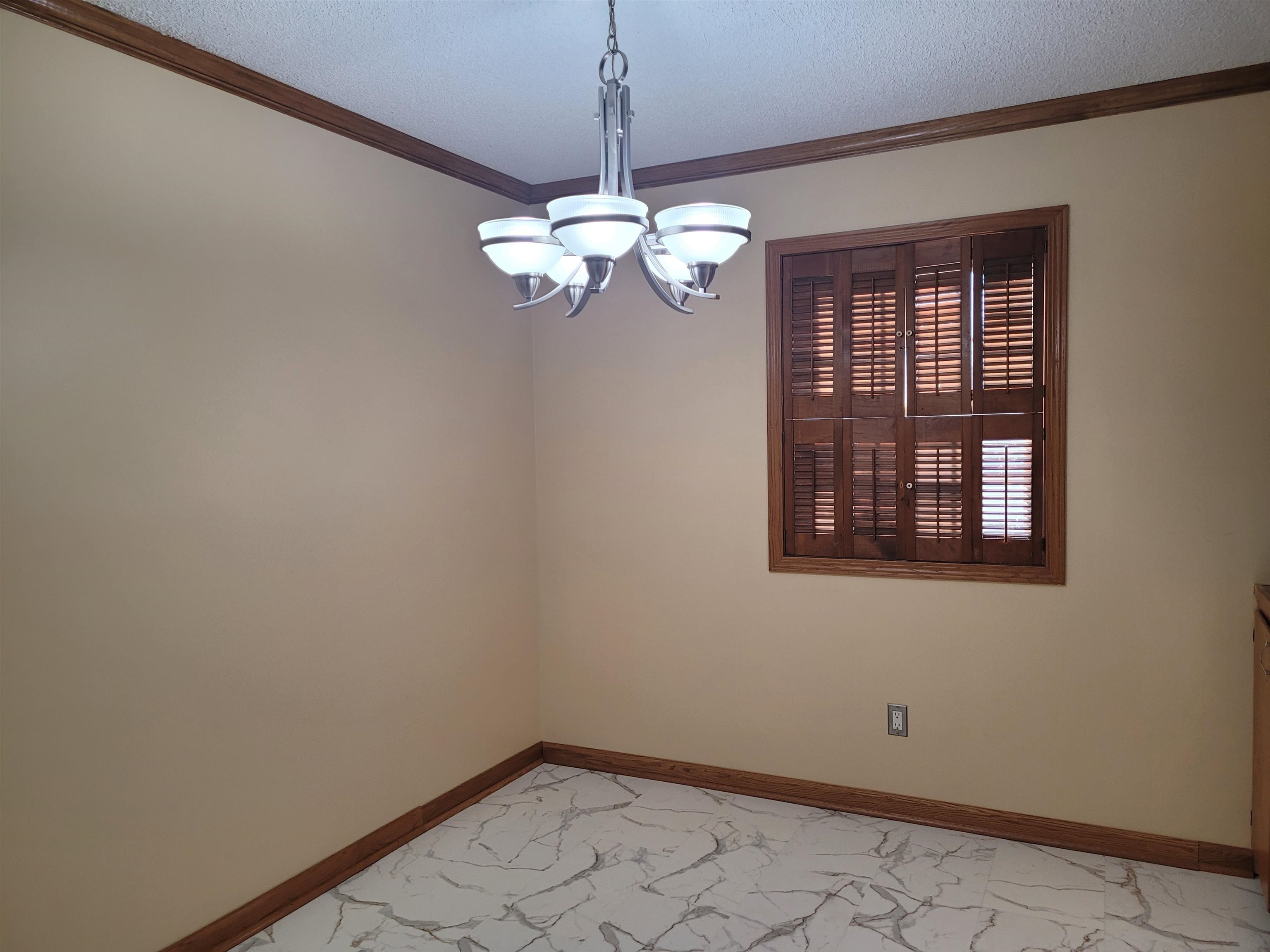 122 Martin Way, Owensboro, Kentucky 42301-0265, 5 Bedrooms Bedrooms, ,2 BathroomsBathrooms,Single Family Residence,For Sale,Martin Way,93262