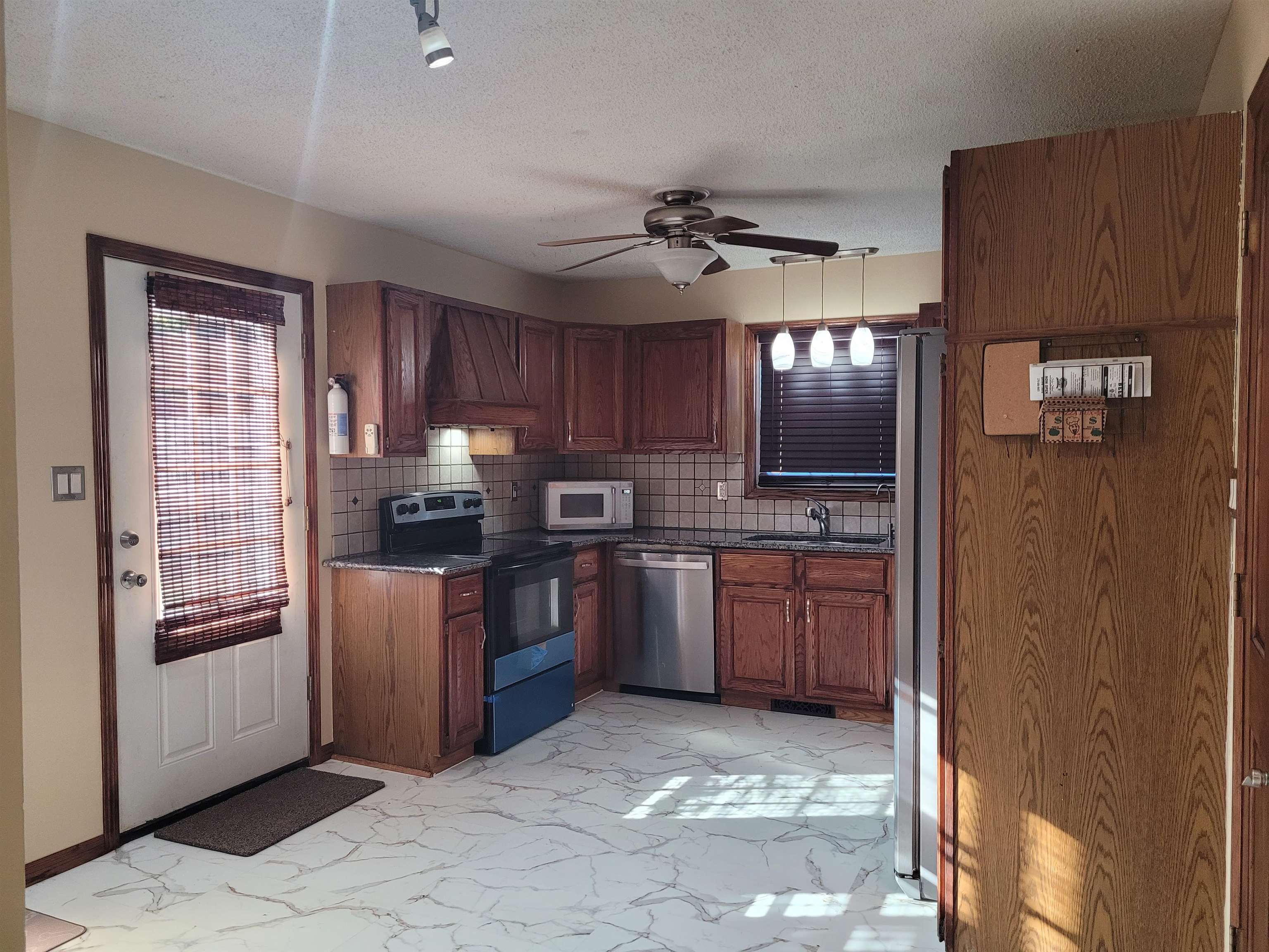 122 Martin Way, Owensboro, Kentucky 42301-0265, 5 Bedrooms Bedrooms, ,2 BathroomsBathrooms,Single Family Residence,For Sale,Martin Way,93262