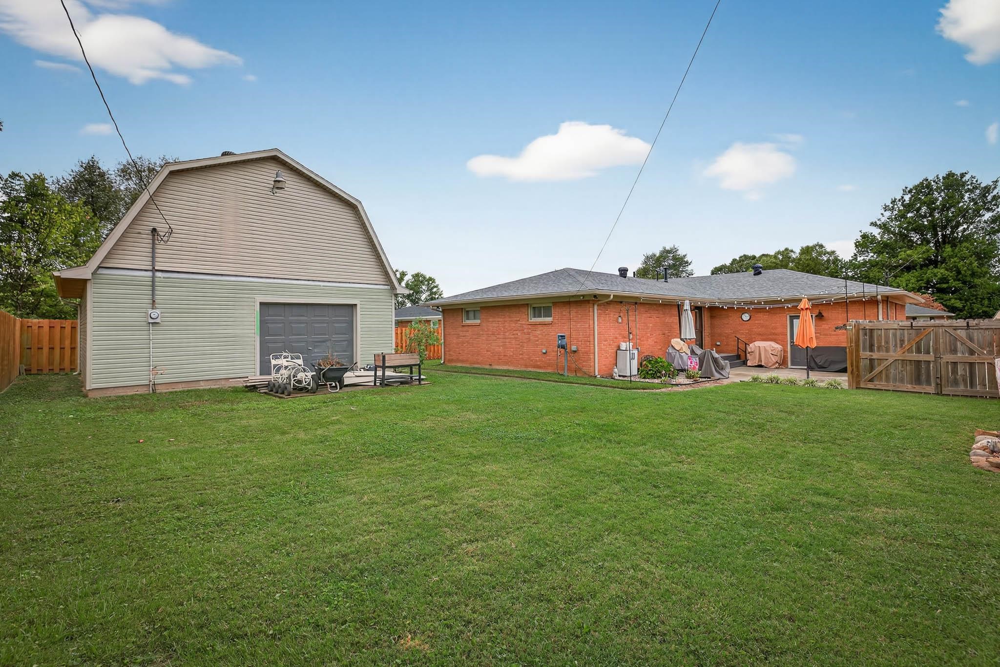2933 Plymouth Place, Owensboro, Kentucky 42303, 3 Bedrooms Bedrooms, ,2 BathroomsBathrooms,Single Family Residence,For Sale,Plymouth Place,93271