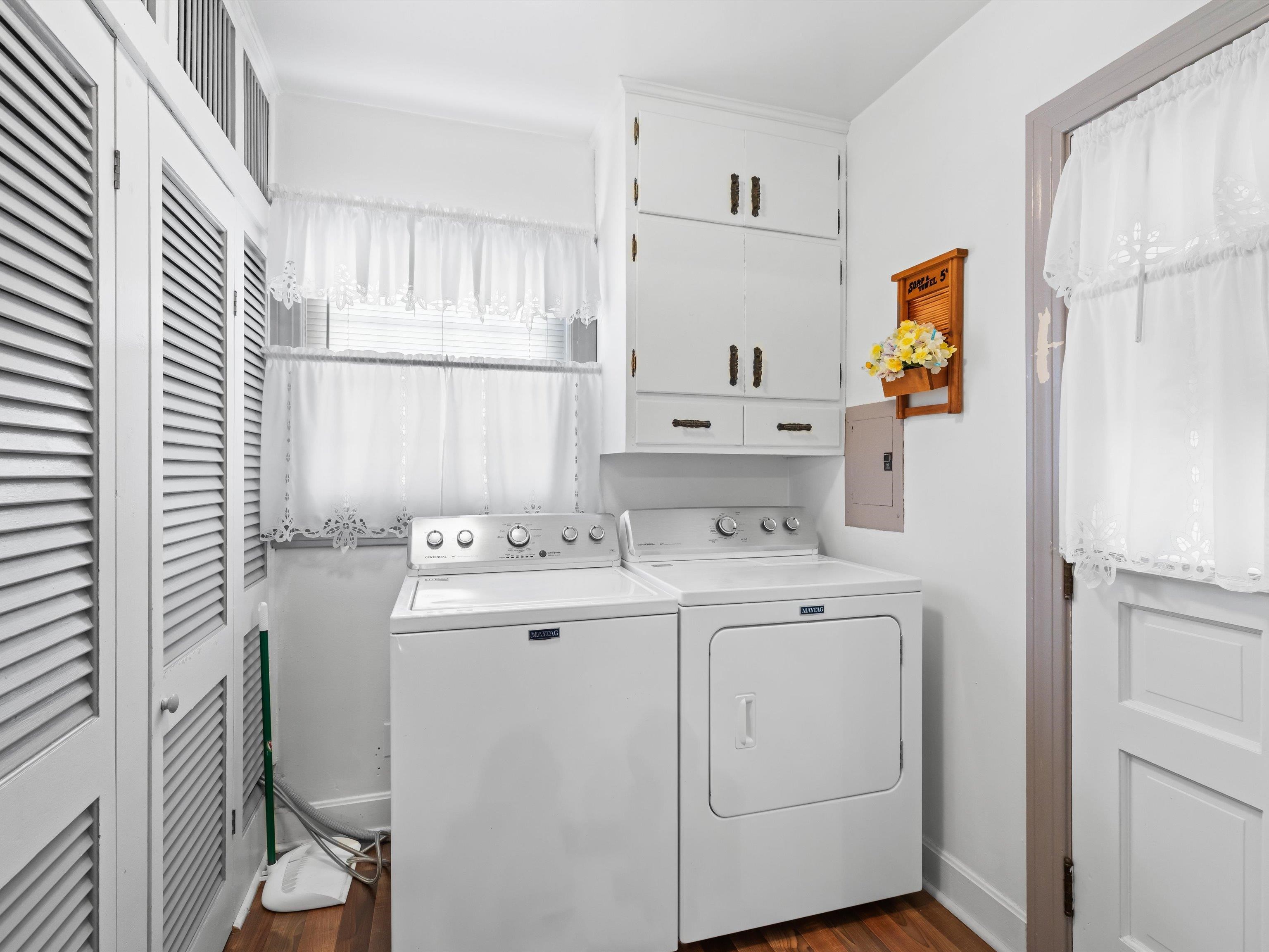 3820 Hillcrest Dr, Owensboro, Kentucky 42303, 4 Bedrooms Bedrooms, ,2 BathroomsBathrooms,Single Family Residence,For Sale,Hillcrest Dr,93298