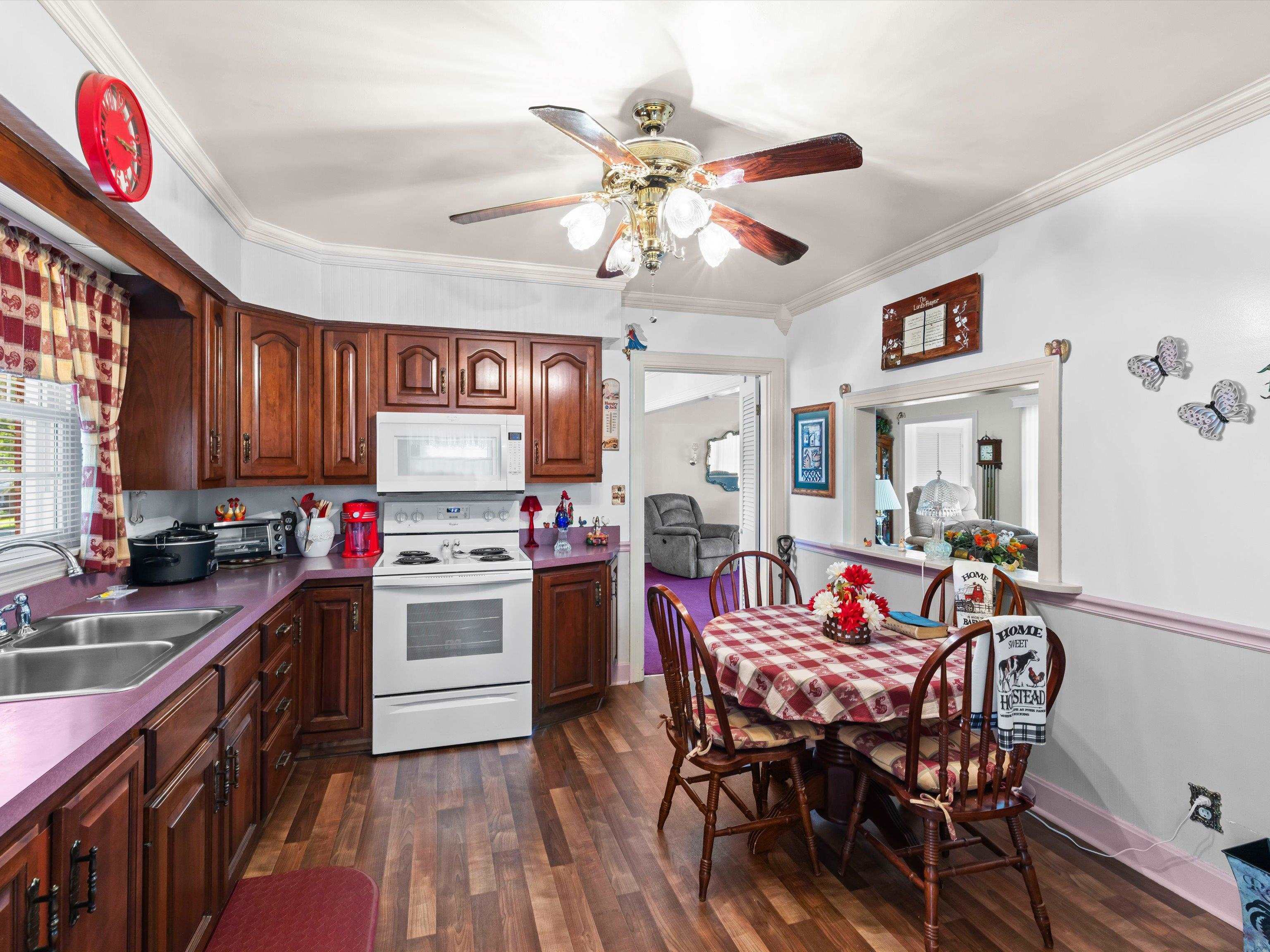 3820 Hillcrest Dr, Owensboro, Kentucky 42303, 4 Bedrooms Bedrooms, ,2 BathroomsBathrooms,Single Family Residence,For Sale,Hillcrest Dr,93298