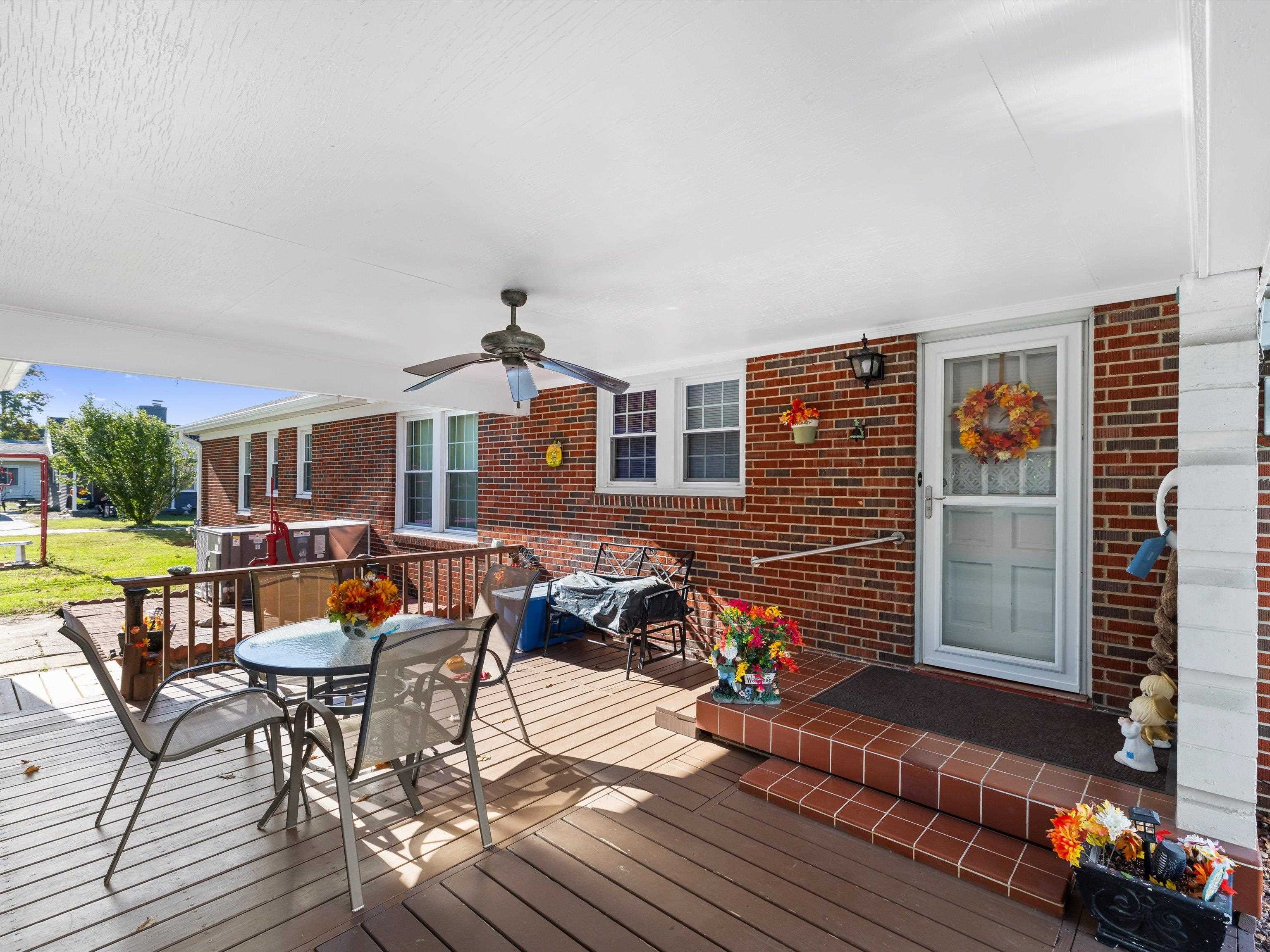 3820 Hillcrest Dr, Owensboro, Kentucky 42303, 4 Bedrooms Bedrooms, ,2 BathroomsBathrooms,Single Family Residence,For Sale,Hillcrest Dr,93298