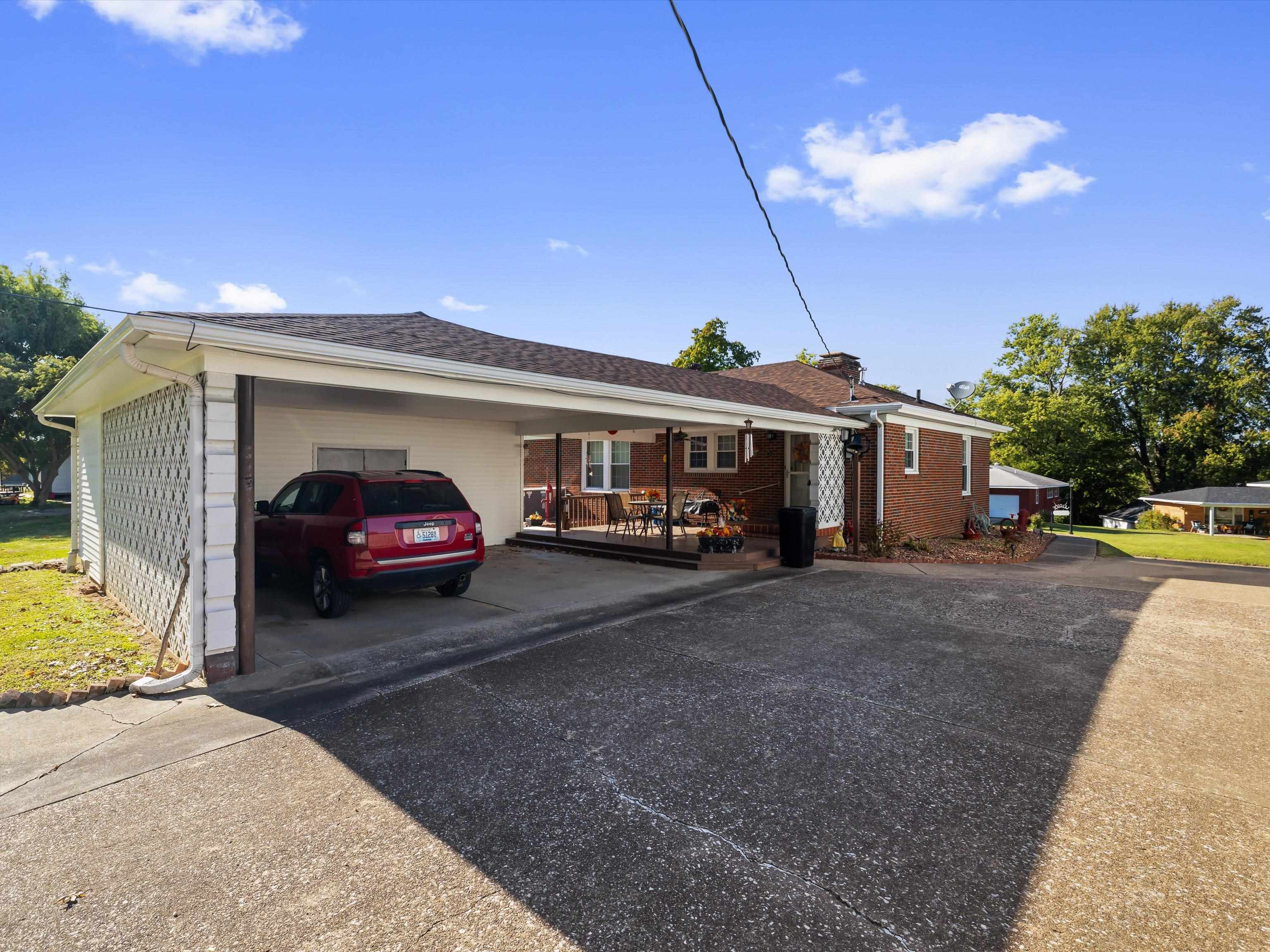 3820 Hillcrest Dr, Owensboro, Kentucky 42303, 4 Bedrooms Bedrooms, ,2 BathroomsBathrooms,Single Family Residence,For Sale,Hillcrest Dr,93298