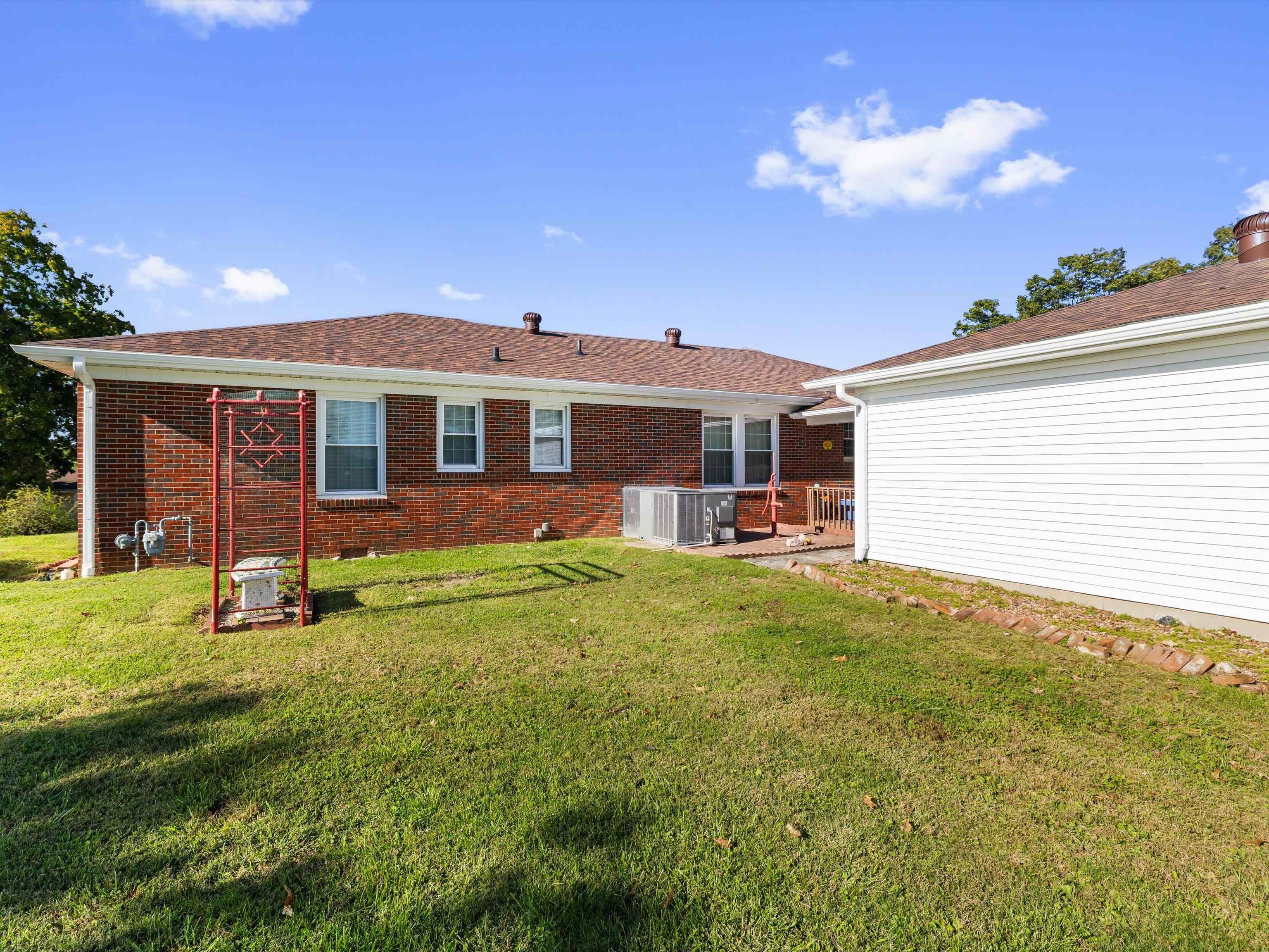 3820 Hillcrest Dr, Owensboro, Kentucky 42303, 4 Bedrooms Bedrooms, ,2 BathroomsBathrooms,Single Family Residence,For Sale,Hillcrest Dr,93298