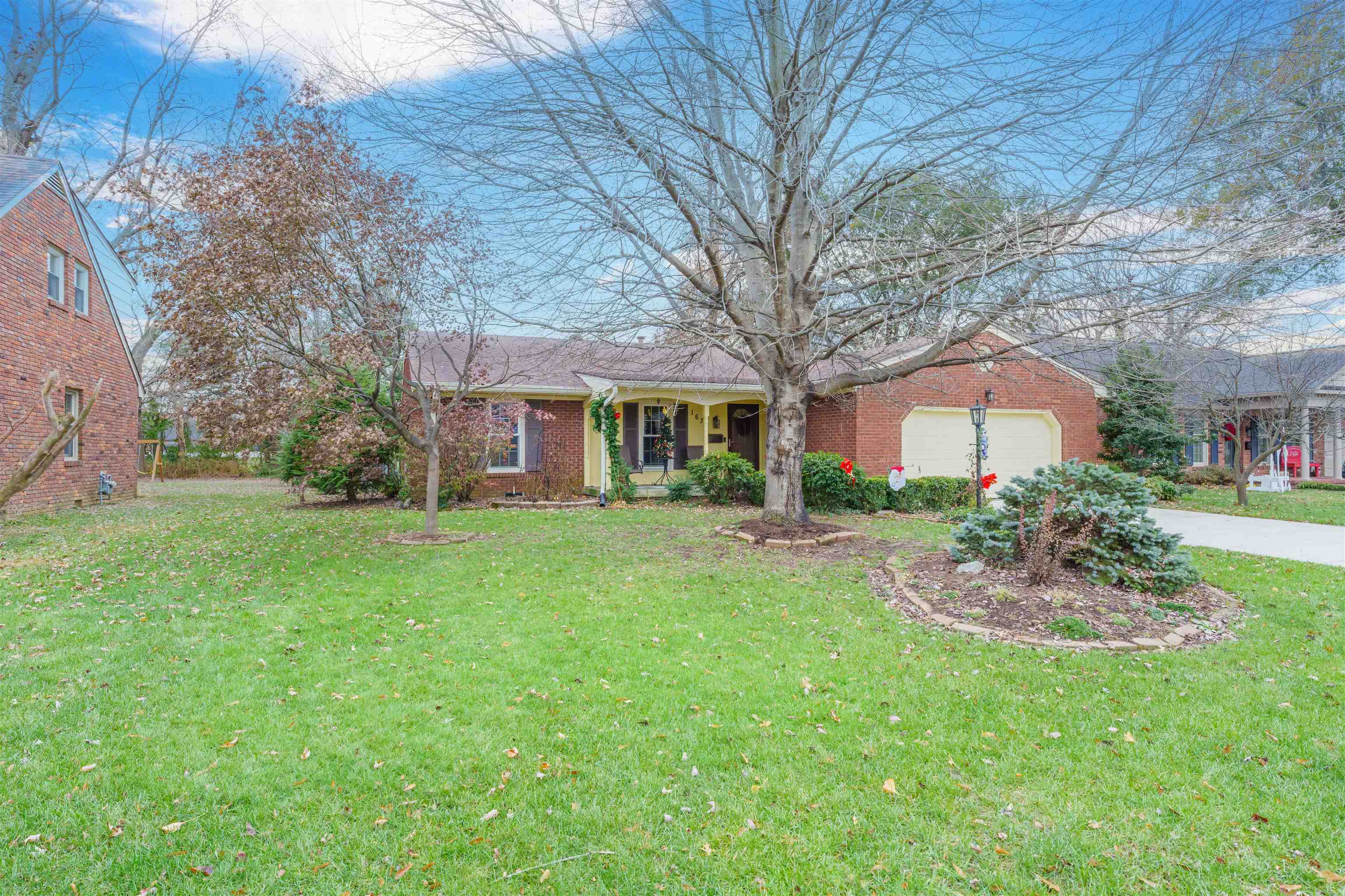 1634 Springdale Dr, Owensboro, Kentucky 42301-0000, 4 Bedrooms Bedrooms, ,2 BathroomsBathrooms,Single Family Residence,For Sale,Springdale Dr,93302