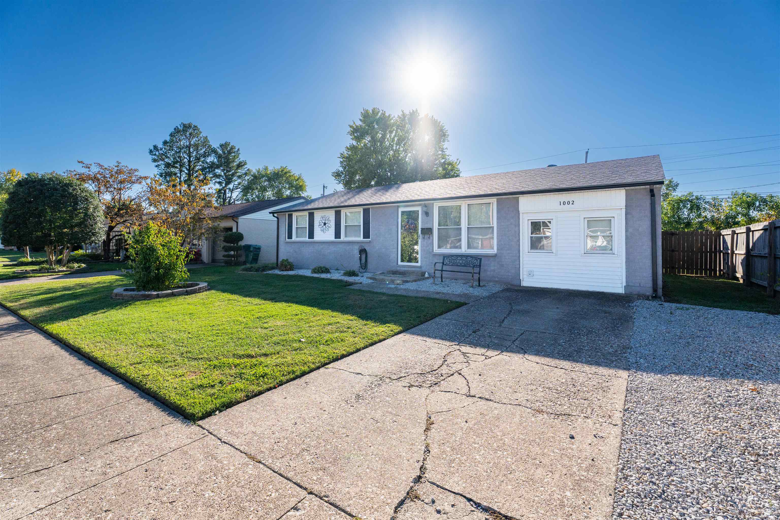 1002 Piedmont Drive, Owensboro, Kentucky 42301, 3 Bedrooms Bedrooms, ,1 BathroomBathrooms,Single Family Residence,For Sale,Piedmont Drive,93309