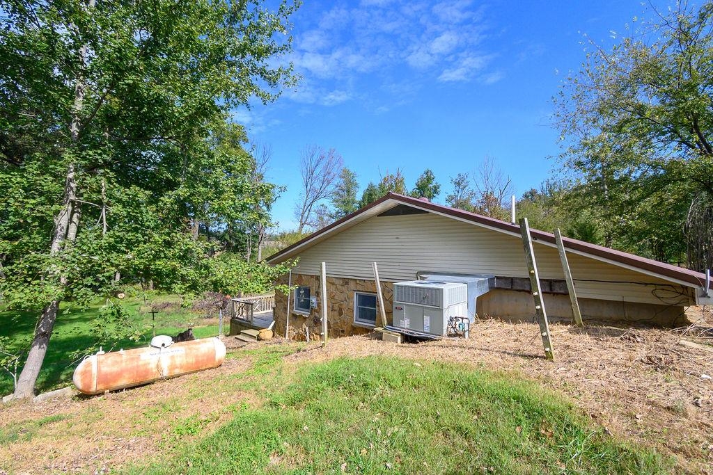 960 Bohannon Rd., Calhoun, Kentucky 42327, 2 Bedrooms Bedrooms, ,1 BathroomBathrooms,Single Family Residence,For Sale,Bohannon Rd.,93317