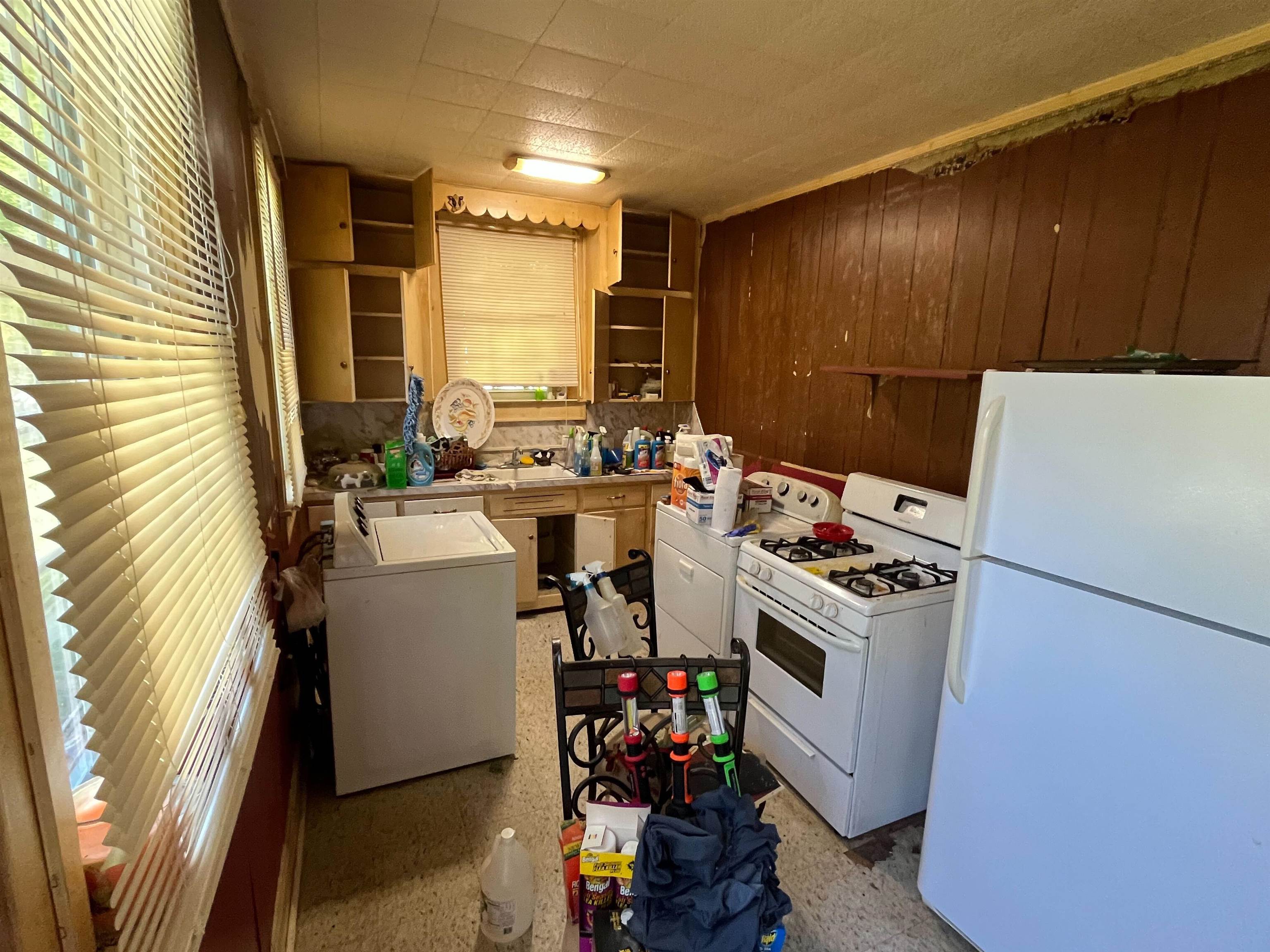 615 Wyatt Ave, Madisonville, Kentucky 42303, 2 Bedrooms Bedrooms, ,1 BathroomBathrooms,Single Family Residence,For Sale,Wyatt Ave,93321