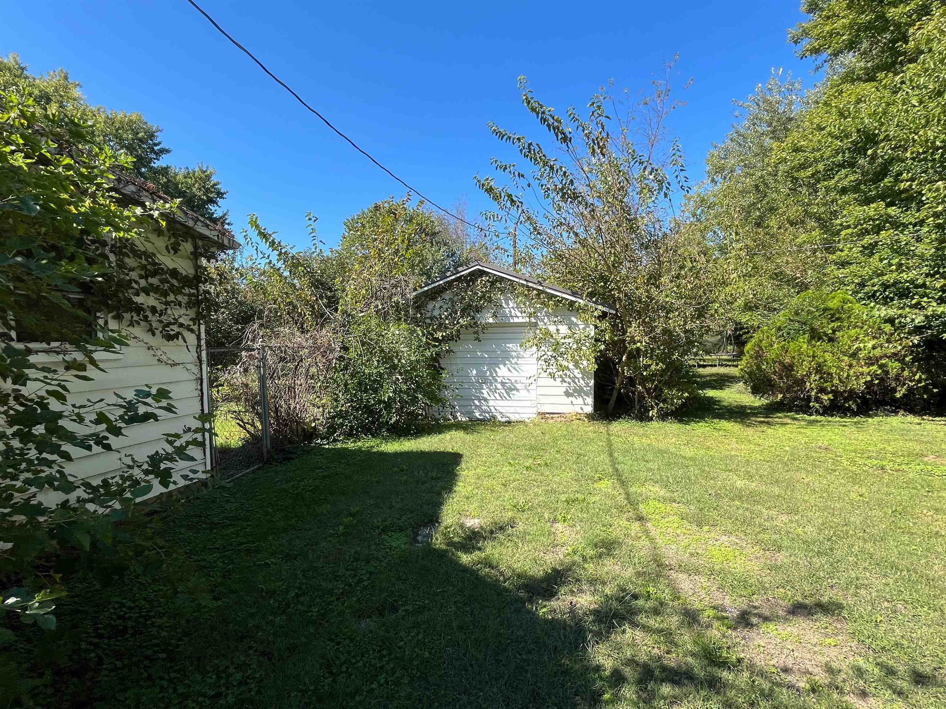 615 Wyatt Ave, Madisonville, Kentucky 42303, 2 Bedrooms Bedrooms, ,1 BathroomBathrooms,Single Family Residence,For Sale,Wyatt Ave,93321
