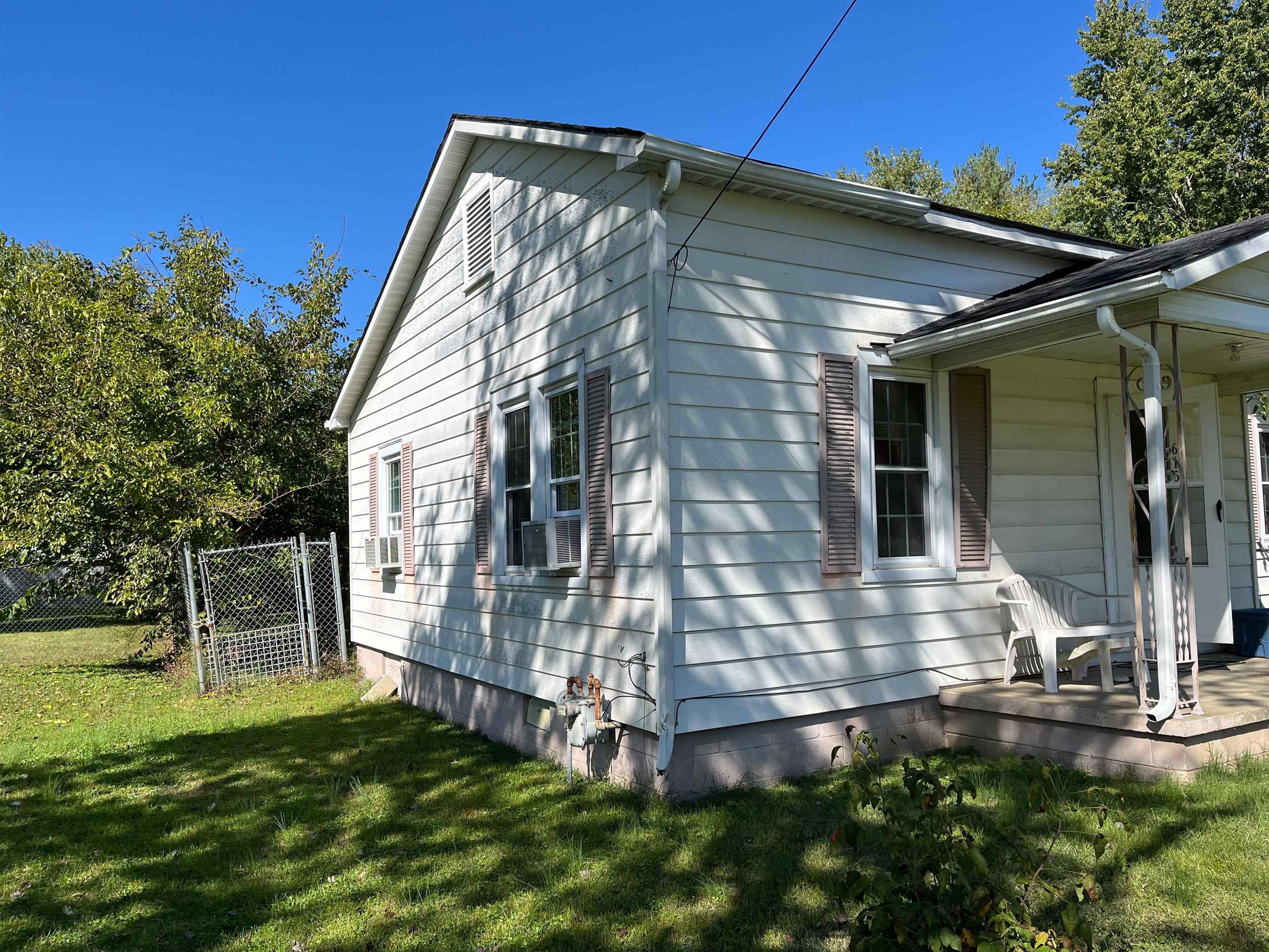 615 Wyatt Ave, Madisonville, Kentucky 42303, 2 Bedrooms Bedrooms, ,1 BathroomBathrooms,Single Family Residence,For Sale,Wyatt Ave,93321