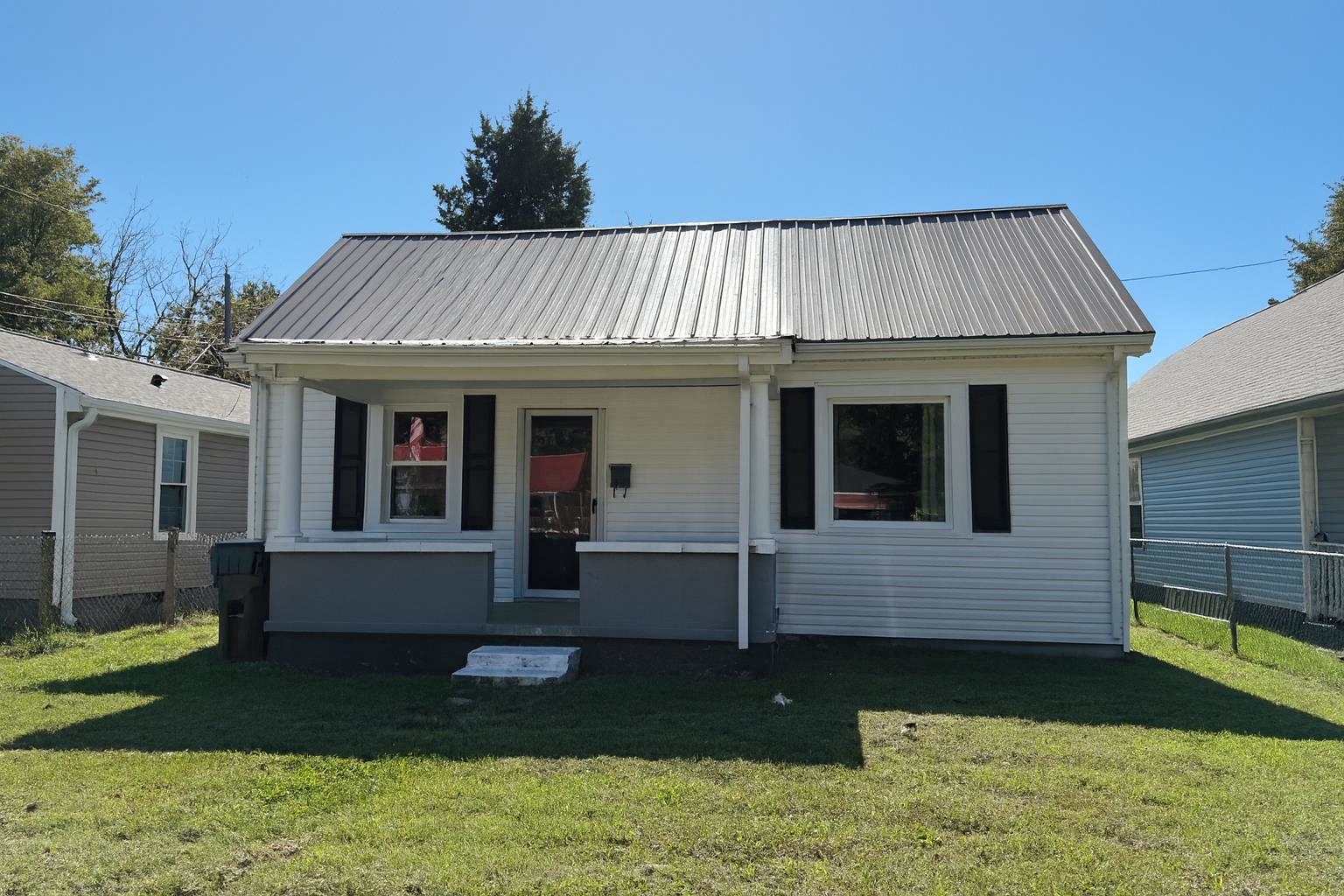 2304 7th St, Owensboro, Kentucky 42301, 3 Bedrooms Bedrooms, ,1 BathroomBathrooms,Single Family Residence,For Sale,7th St,93324