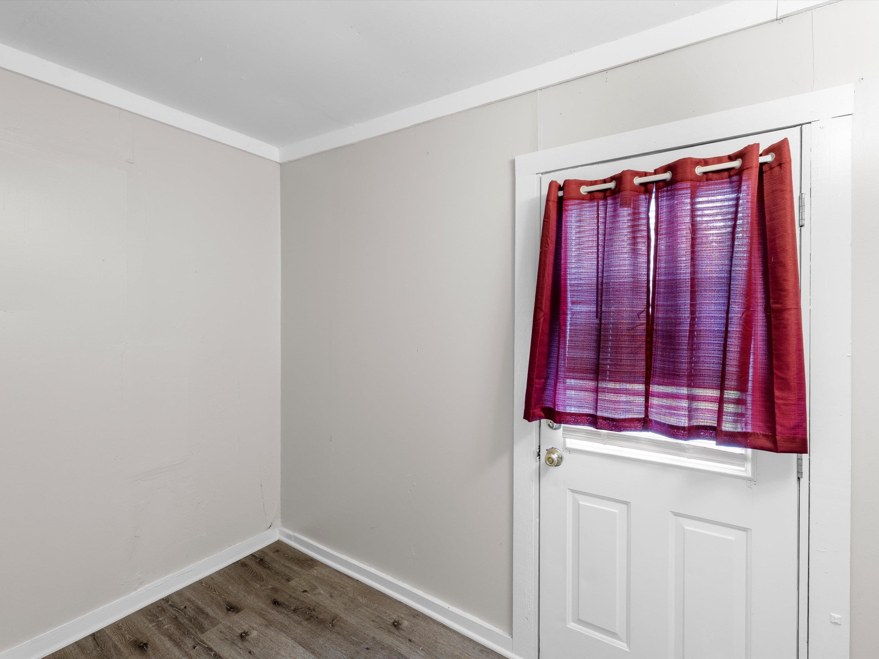 2304 7th St, Owensboro, Kentucky 42301, 3 Bedrooms Bedrooms, ,1 BathroomBathrooms,Single Family Residence,For Sale,7th St,93324