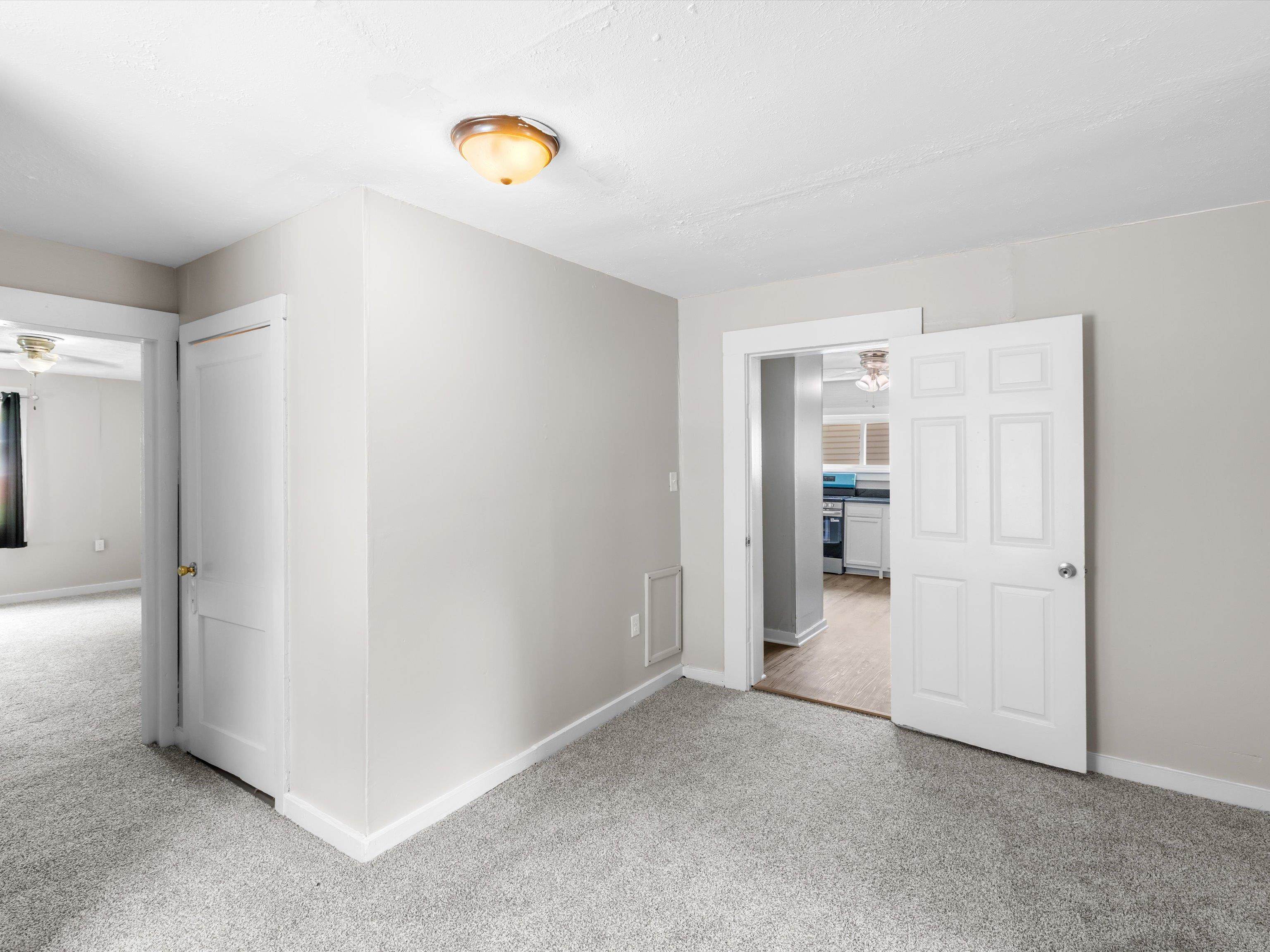 2304 7th St, Owensboro, Kentucky 42301, 3 Bedrooms Bedrooms, ,1 BathroomBathrooms,Single Family Residence,For Sale,7th St,93324