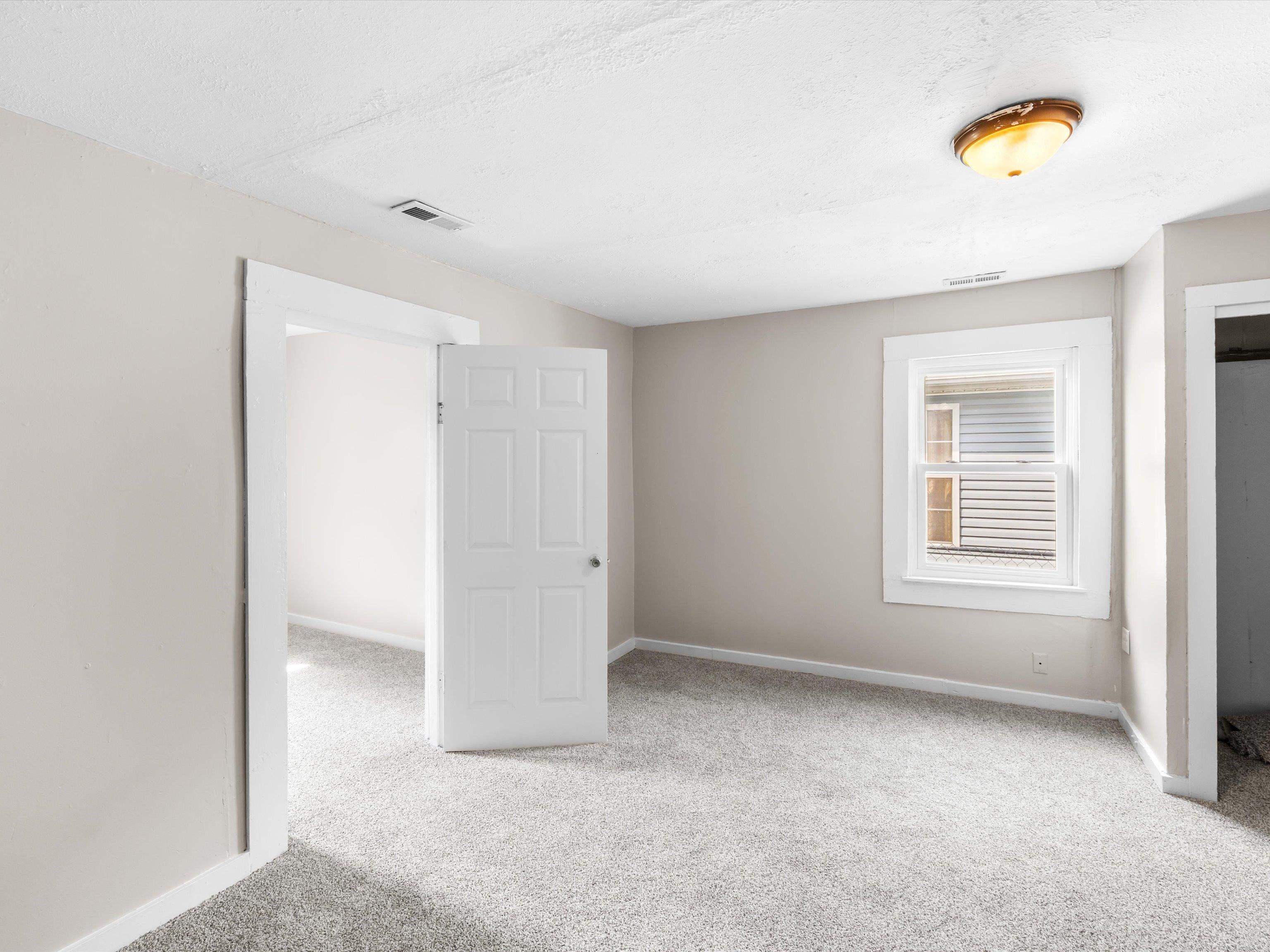 2304 7th St, Owensboro, Kentucky 42301, 3 Bedrooms Bedrooms, ,1 BathroomBathrooms,Single Family Residence,For Sale,7th St,93324