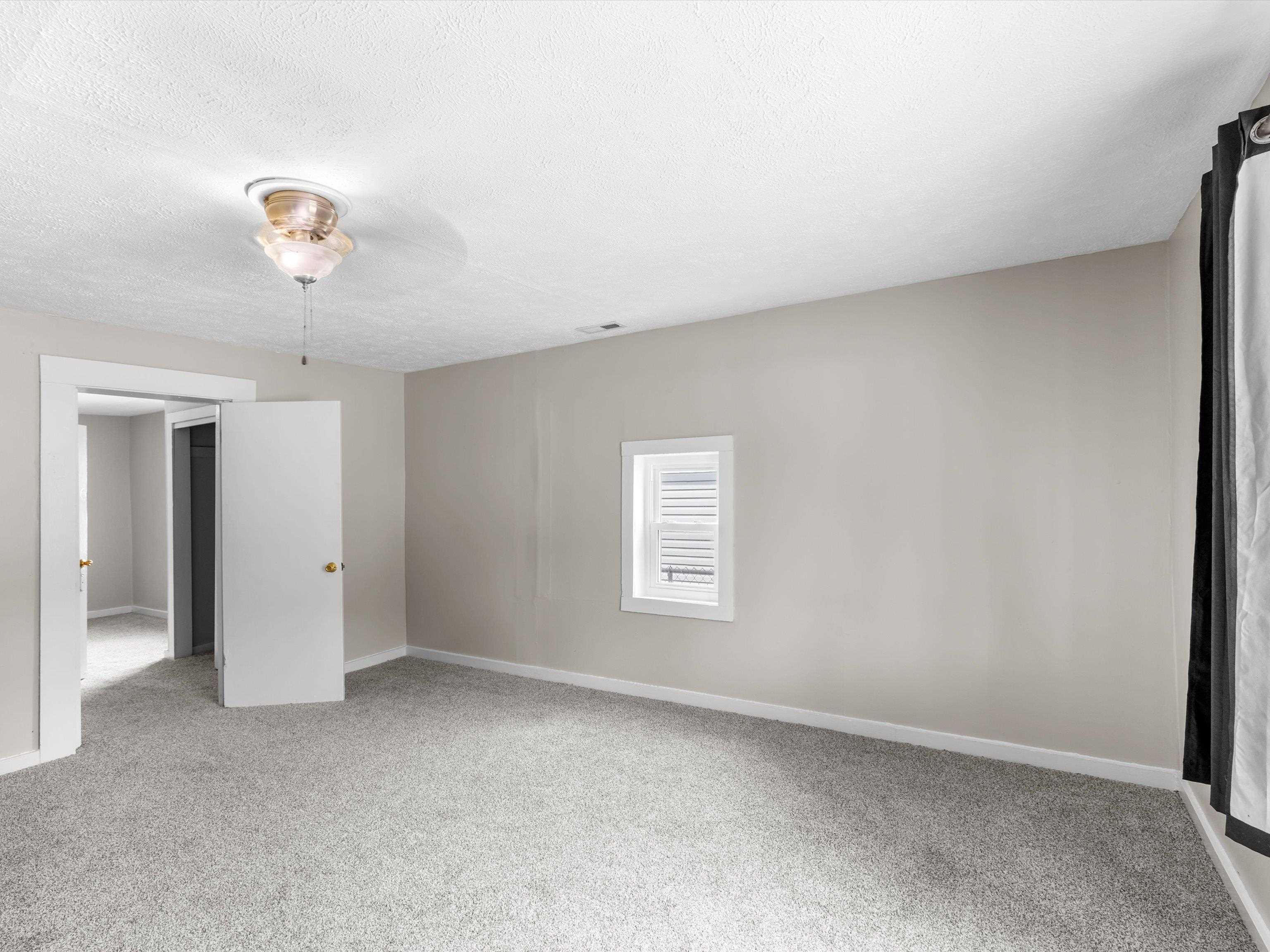 2304 7th St, Owensboro, Kentucky 42301, 3 Bedrooms Bedrooms, ,1 BathroomBathrooms,Single Family Residence,For Sale,7th St,93324