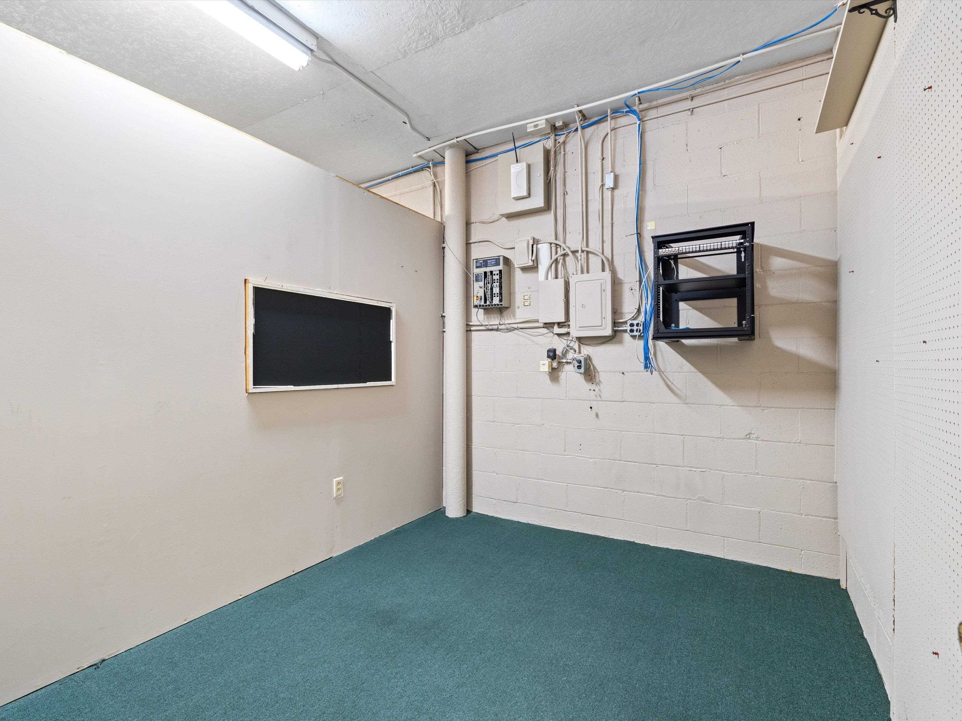 1921 West 2nd Street, Owensboro, Kentucky 42301, ,Office,For Sale,West 2nd Street,93325