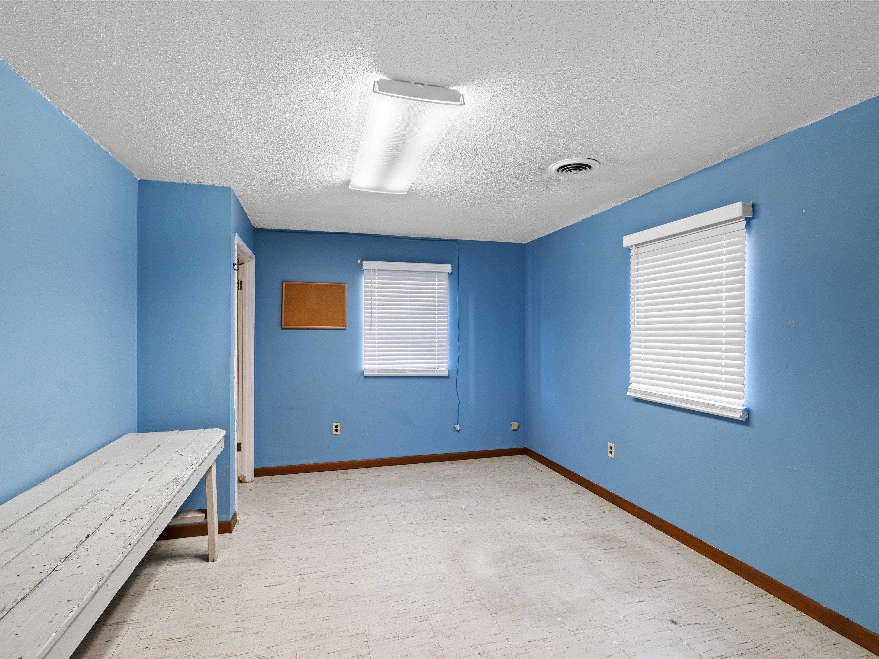 1921 West 2nd Street, Owensboro, Kentucky 42301, ,Office,For Sale,West 2nd Street,93325