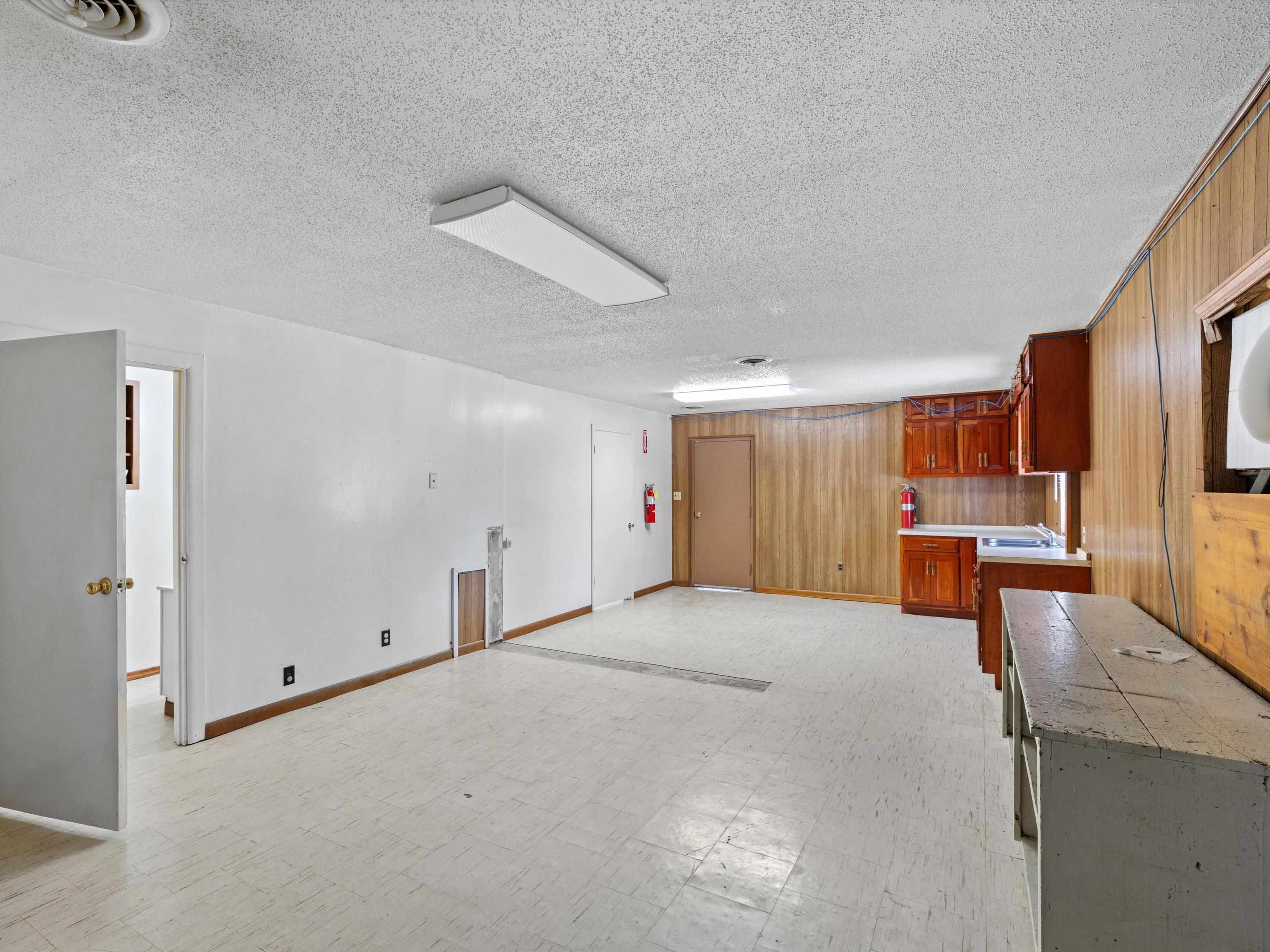 1921 West 2nd Street, Owensboro, Kentucky 42301, ,Office,For Sale,West 2nd Street,93325