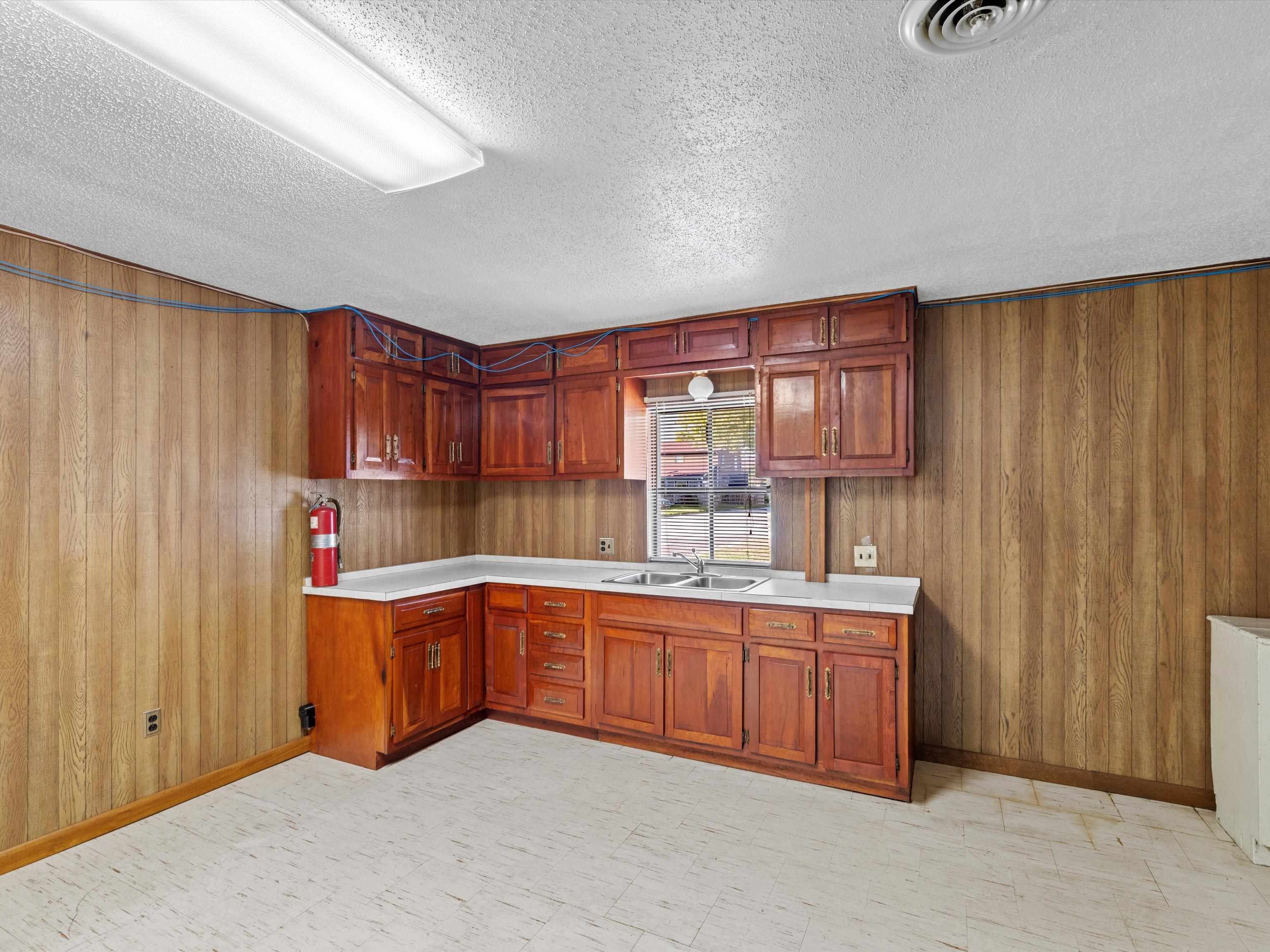 1921 West 2nd Street, Owensboro, Kentucky 42301, ,Office,For Sale,West 2nd Street,93325