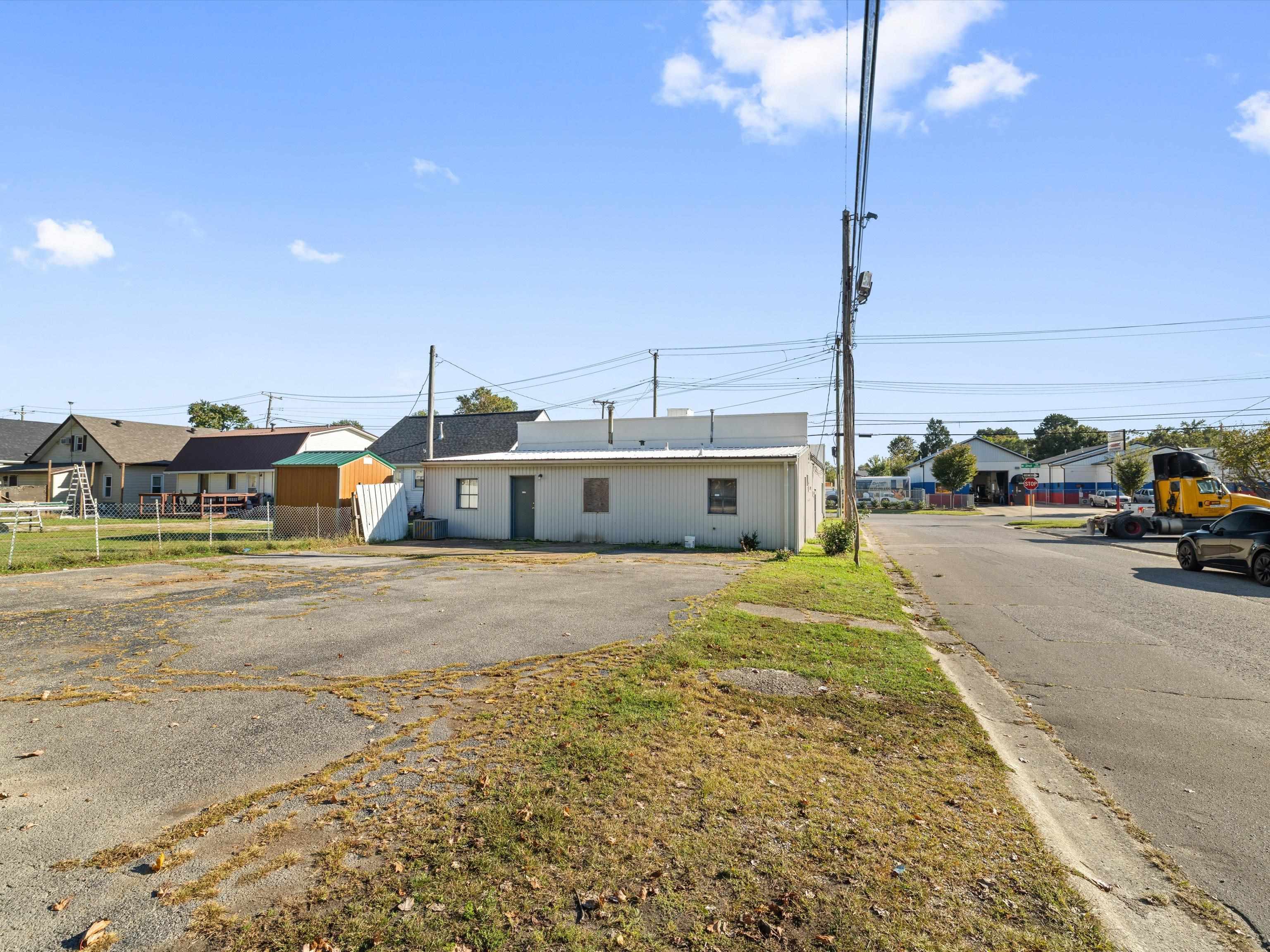 1921 West 2nd Street, Owensboro, Kentucky 42301, ,Office,For Sale,West 2nd Street,93325