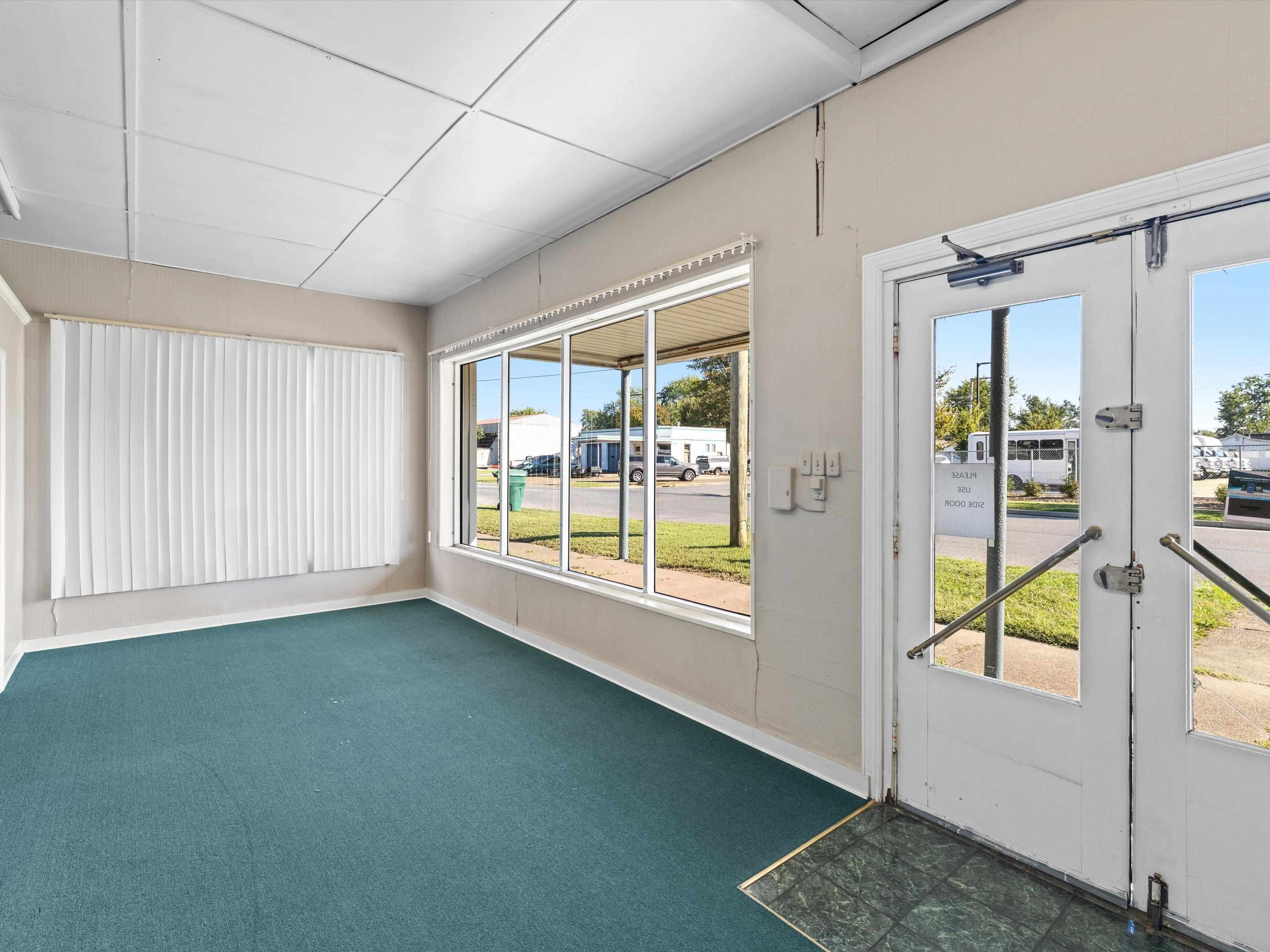 1921 West 2nd Street, Owensboro, Kentucky 42301, ,Office,For Sale,West 2nd Street,93325