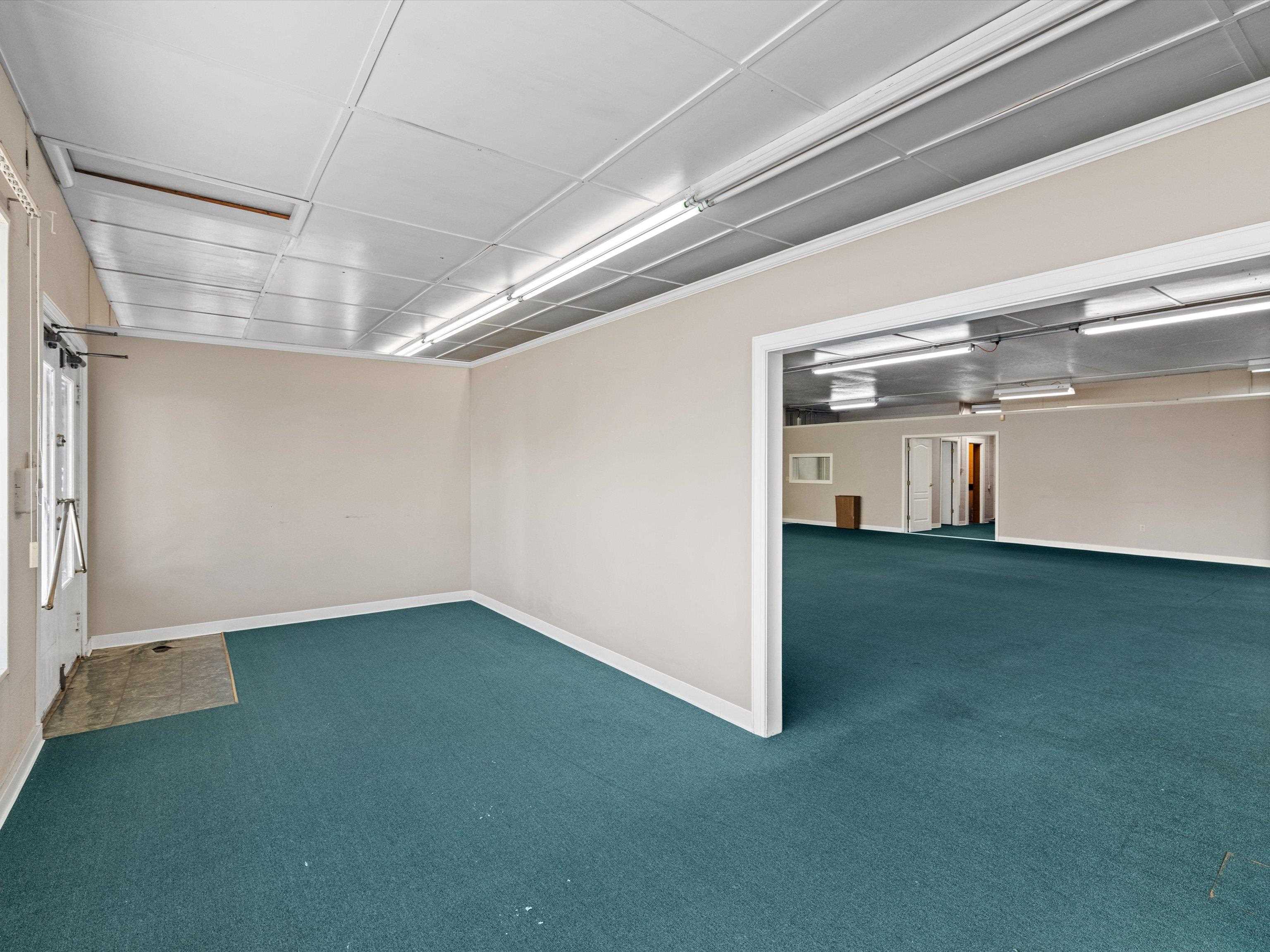 1921 West 2nd Street, Owensboro, Kentucky 42301, ,Office,For Sale,West 2nd Street,93325