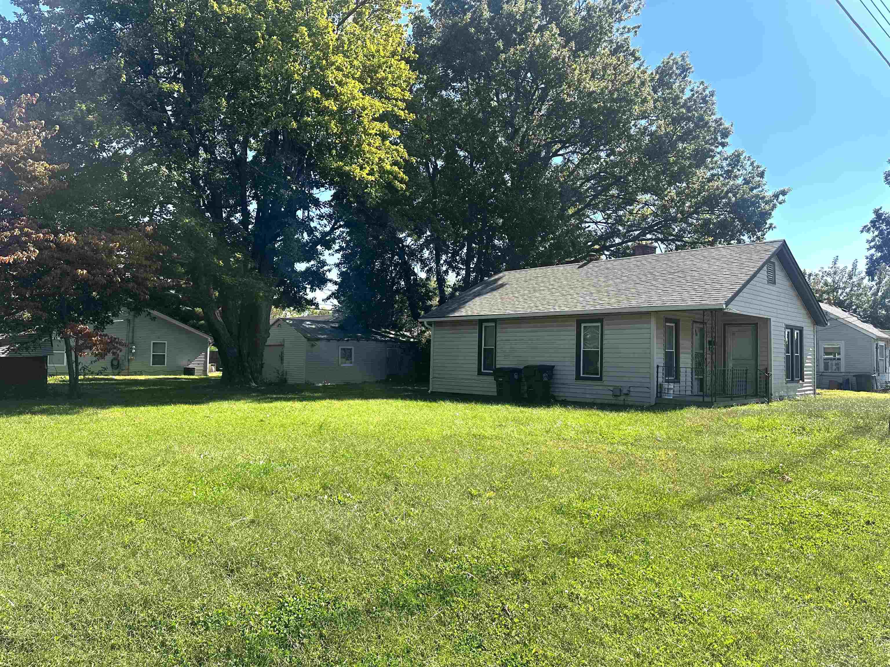 1103 Hall St, Owensboro, Kentucky 42303, 2 Bedrooms Bedrooms, ,1 BathroomBathrooms,Single Family Residence,For Sale,Hall St,93326