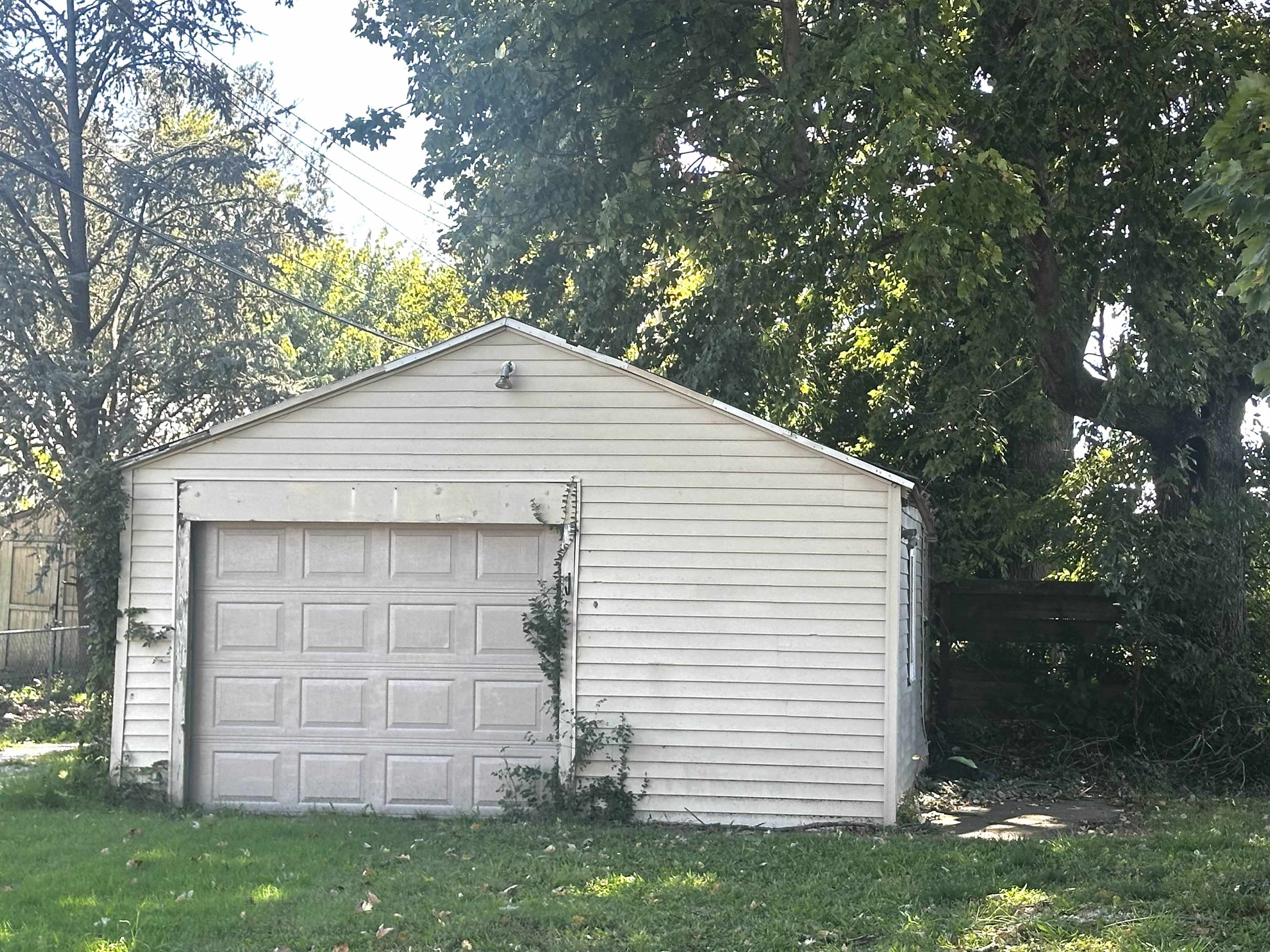 1103 Hall St, Owensboro, Kentucky 42303, 2 Bedrooms Bedrooms, ,1 BathroomBathrooms,Single Family Residence,For Sale,Hall St,93326