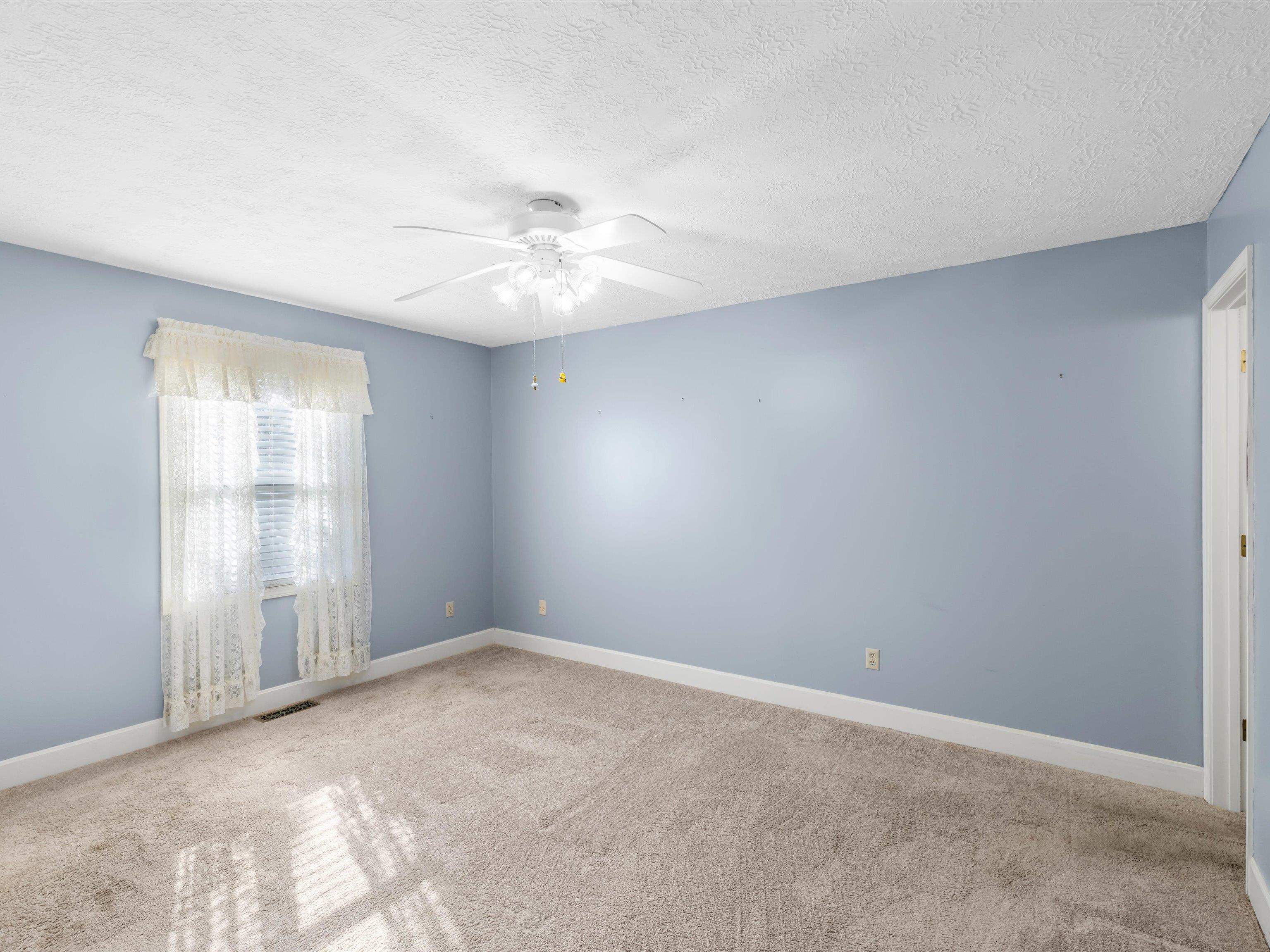 3609 War Admiral Dr, Owensboro, Kentucky 42303, 3 Bedrooms Bedrooms, ,2 BathroomsBathrooms,Single Family Residence,For Sale,War Admiral Dr,93329