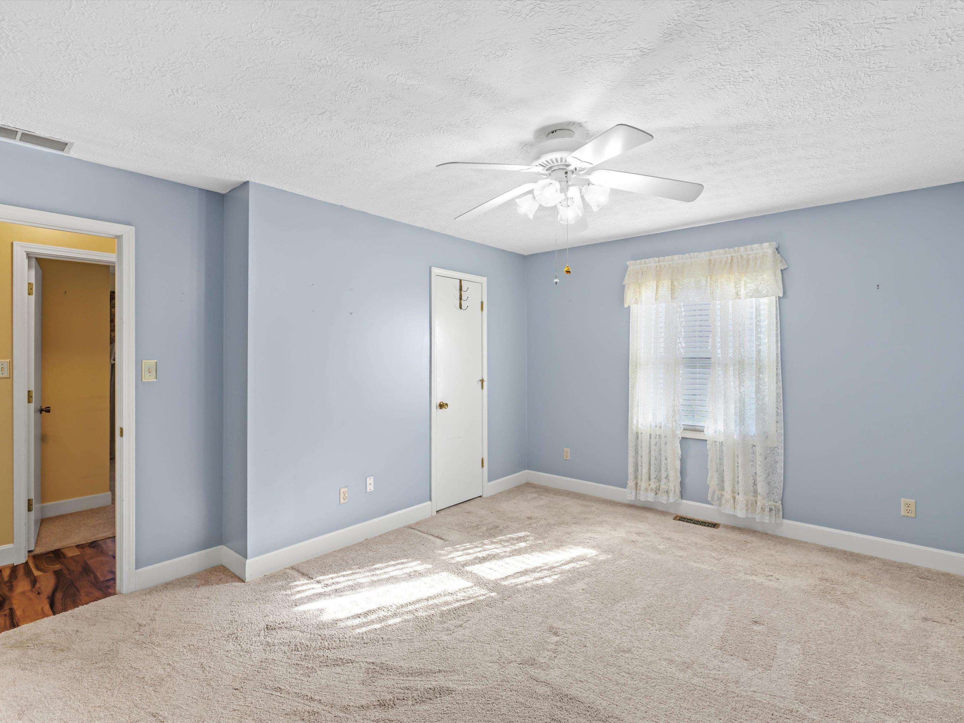 3609 War Admiral Dr, Owensboro, Kentucky 42303, 3 Bedrooms Bedrooms, ,2 BathroomsBathrooms,Single Family Residence,For Sale,War Admiral Dr,93329