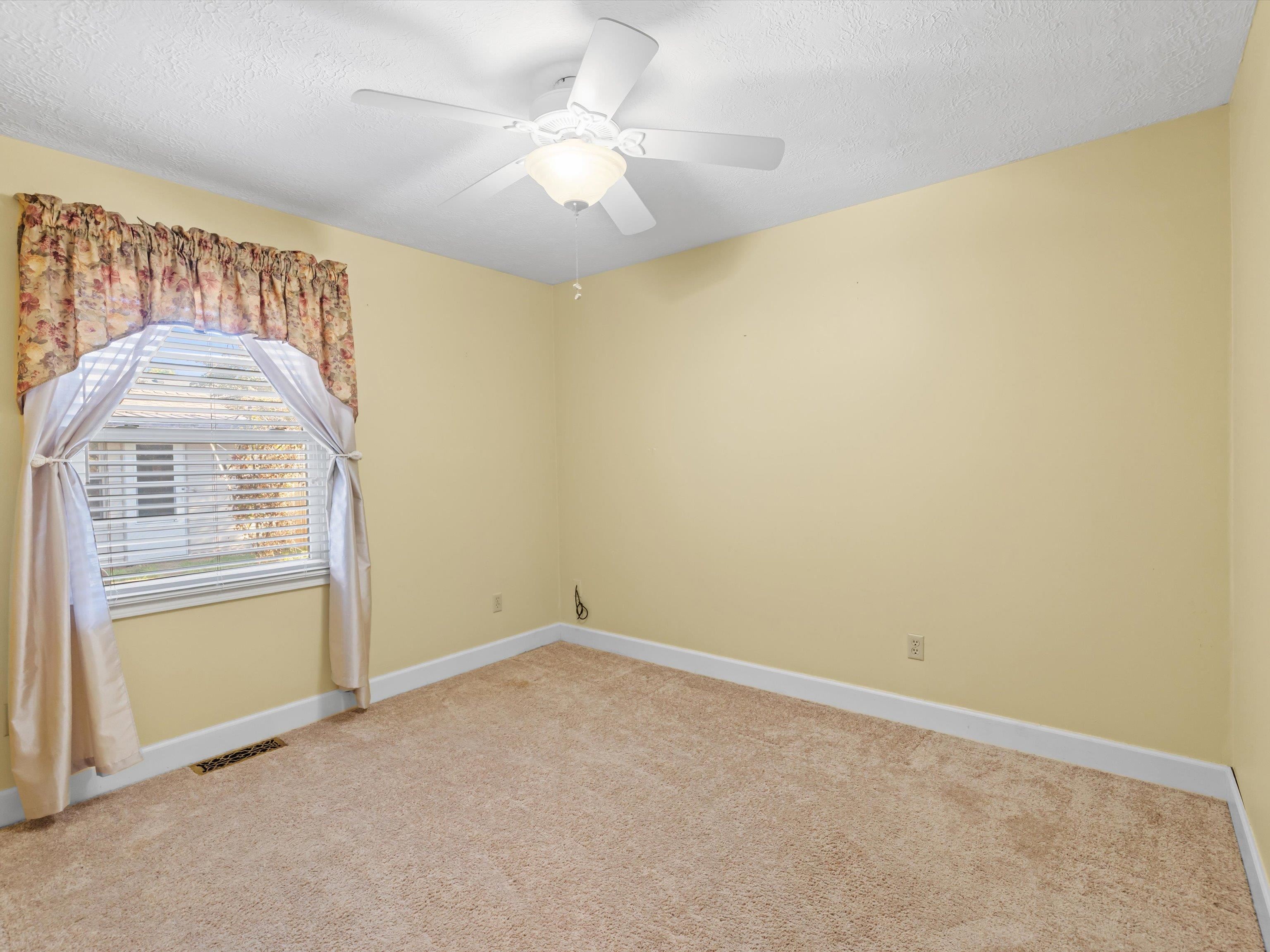3609 War Admiral Dr, Owensboro, Kentucky 42303, 3 Bedrooms Bedrooms, ,2 BathroomsBathrooms,Single Family Residence,For Sale,War Admiral Dr,93329
