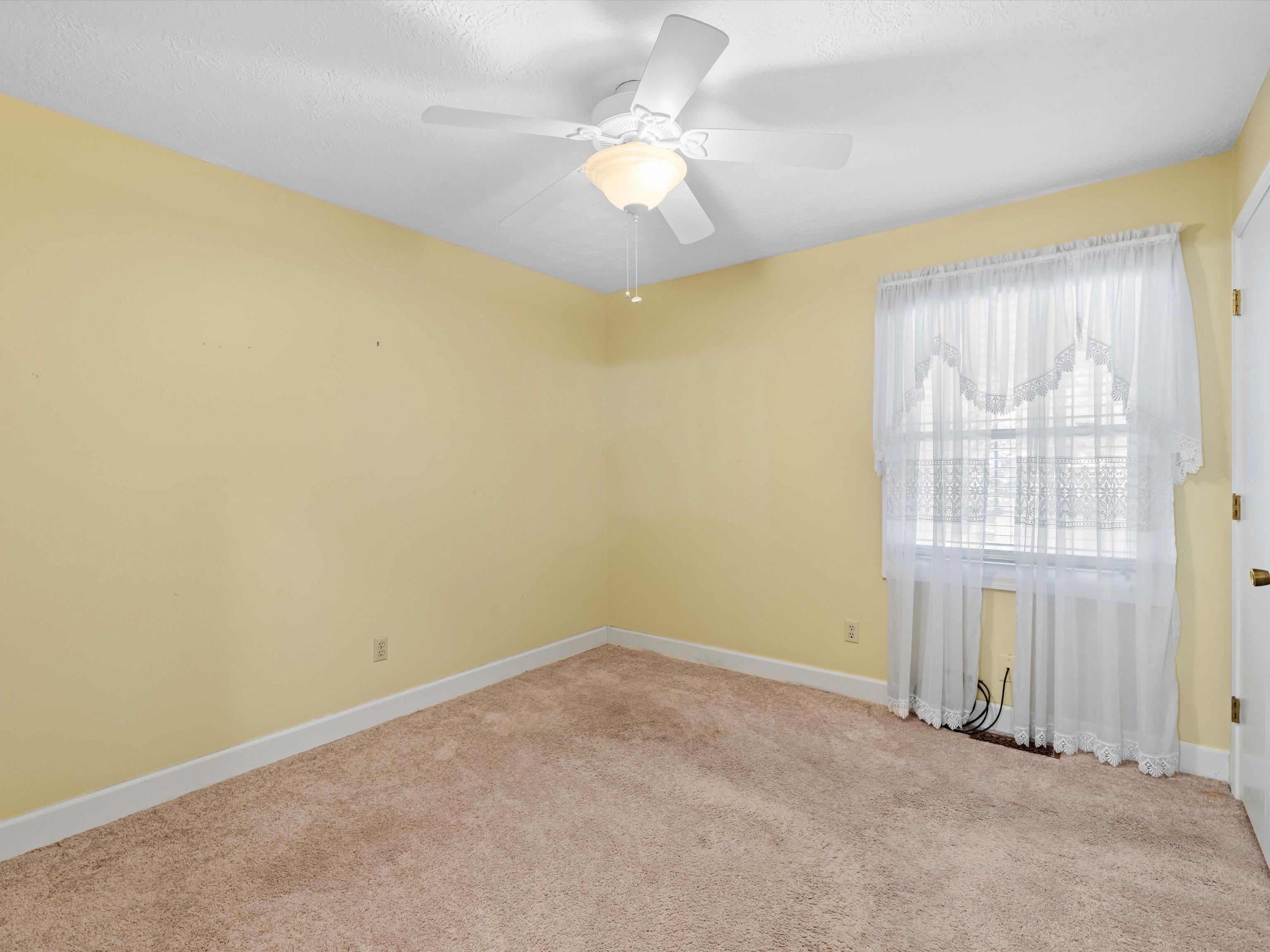 3609 War Admiral Dr, Owensboro, Kentucky 42303, 3 Bedrooms Bedrooms, ,2 BathroomsBathrooms,Single Family Residence,For Sale,War Admiral Dr,93329