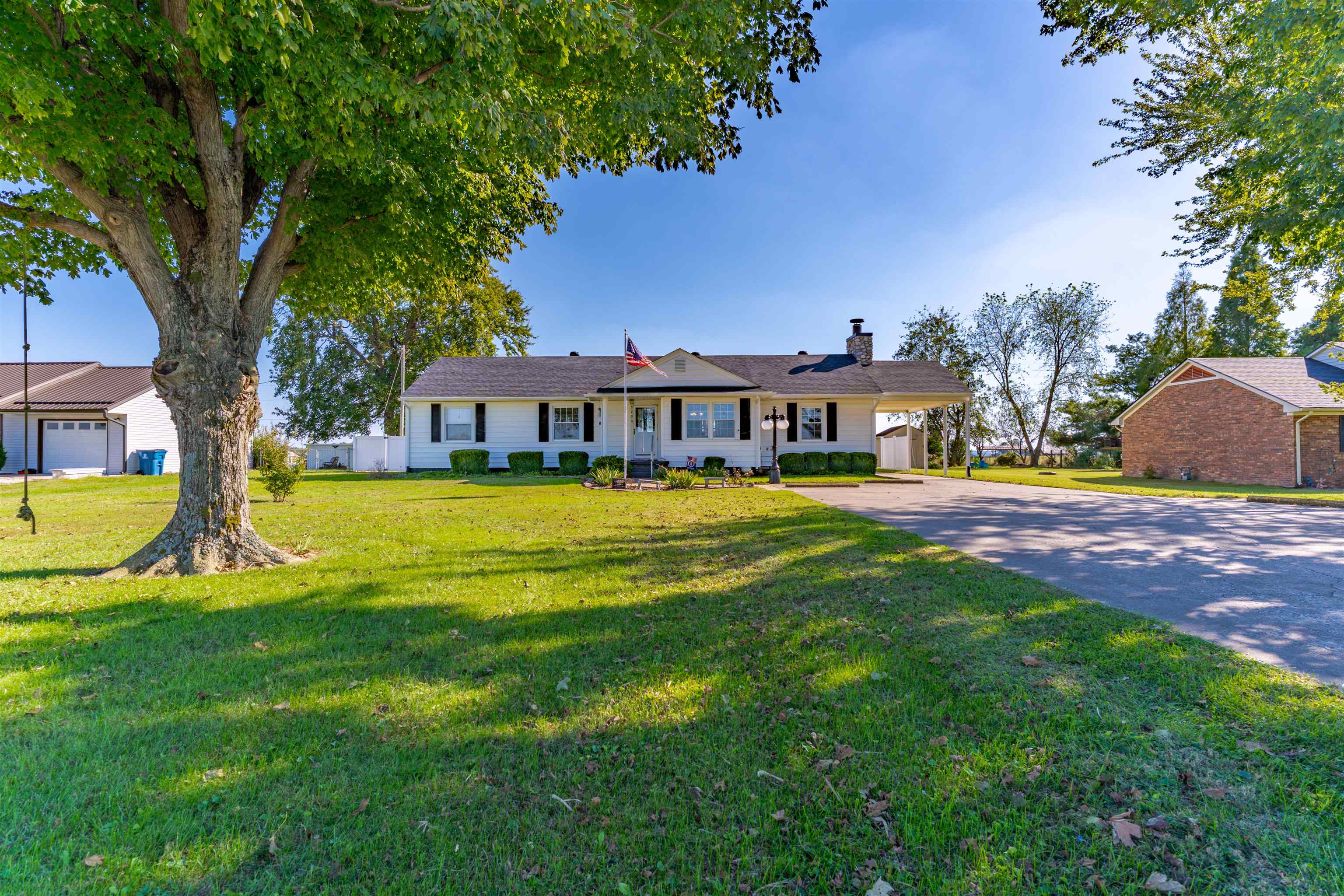 5200 Haycraft Lane, Owensboro, Kentucky 42301, 3 Bedrooms Bedrooms, ,2 BathroomsBathrooms,Single Family Residence,For Sale,Haycraft Lane,93330