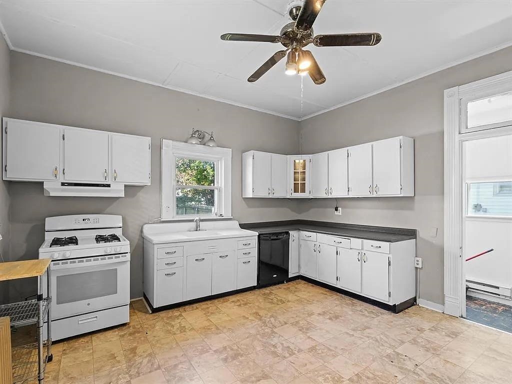 411 7th Street, Owensboro, Kentucky 42301, 3 Bedrooms Bedrooms, ,2 BathroomsBathrooms,Single Family Residence,For Sale,7th Street,93334