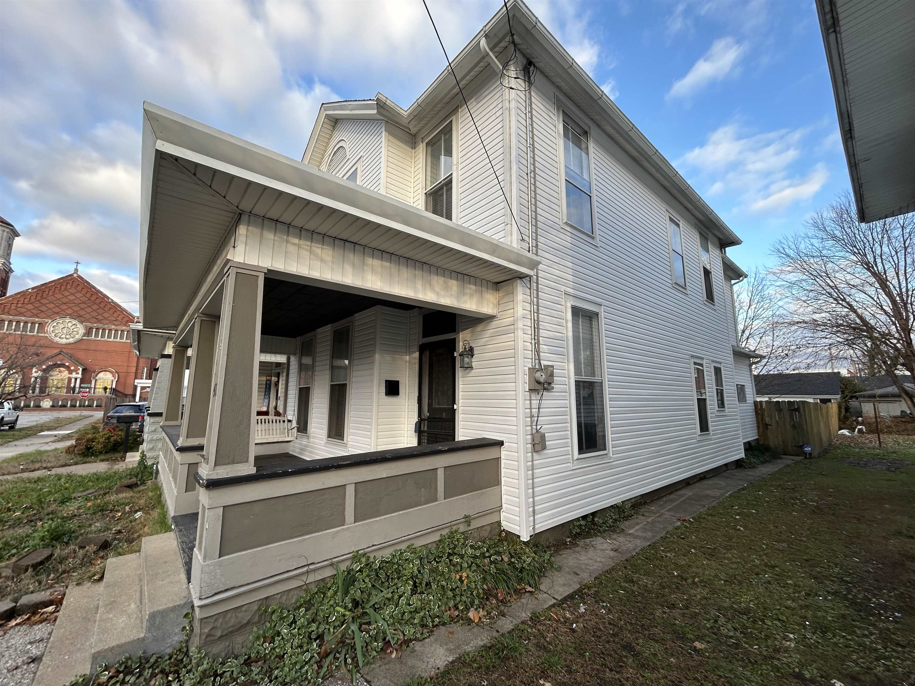 411 7th Street, Owensboro, Kentucky 42301, 3 Bedrooms Bedrooms, ,2 BathroomsBathrooms,Single Family Residence,For Sale,7th Street,93334