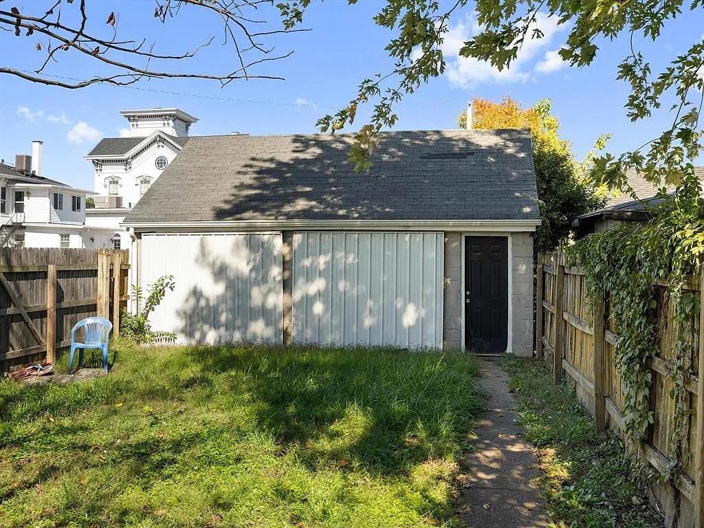 411 7th Street, Owensboro, Kentucky 42301, 3 Bedrooms Bedrooms, ,2 BathroomsBathrooms,Single Family Residence,For Sale,7th Street,93334