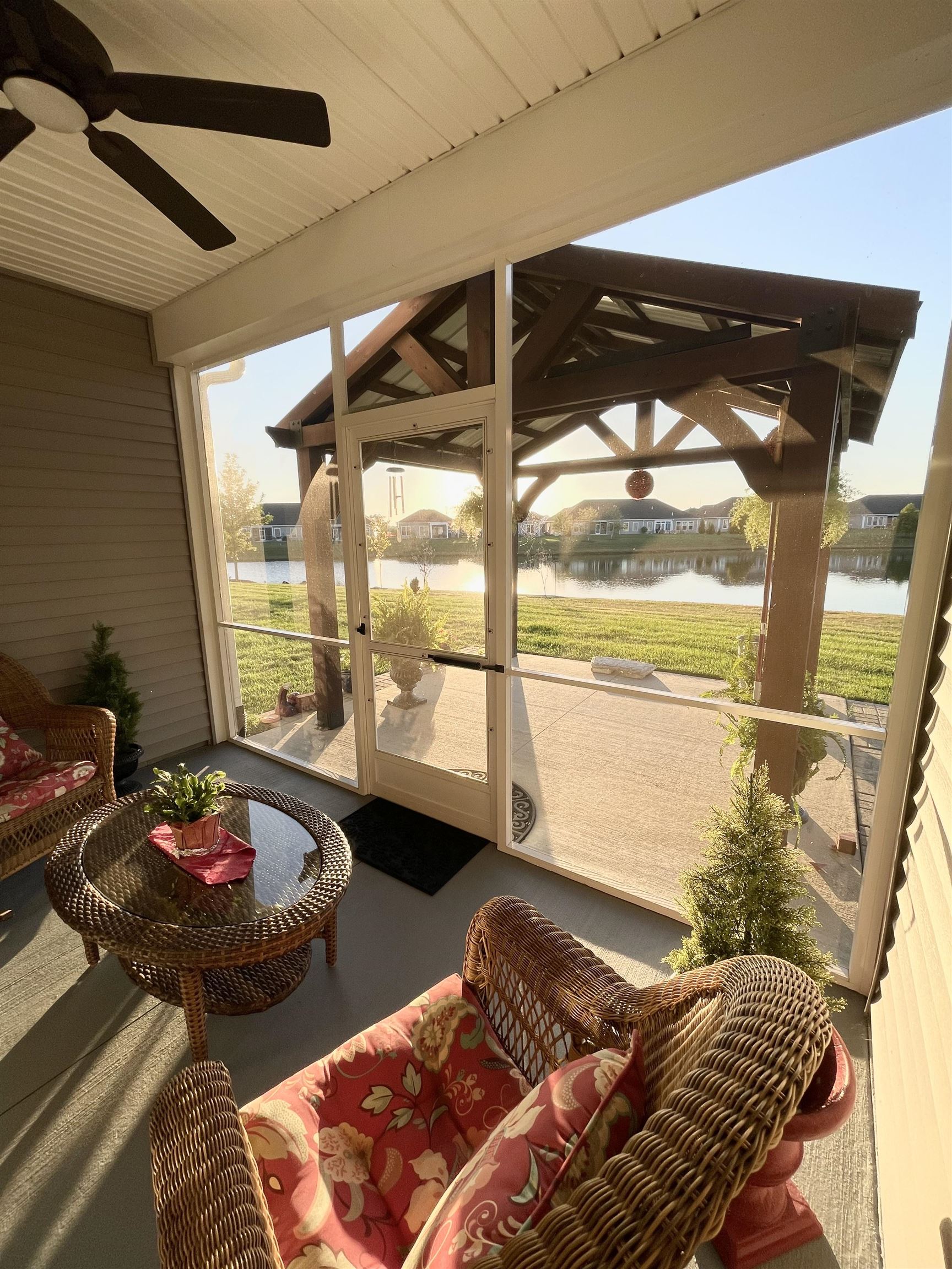 2572 Watson Circle, Owensboro, Kentucky 42301, 2 Bedrooms Bedrooms, ,2 BathroomsBathrooms,Single Family Residence,For Sale,Watson Circle,93336