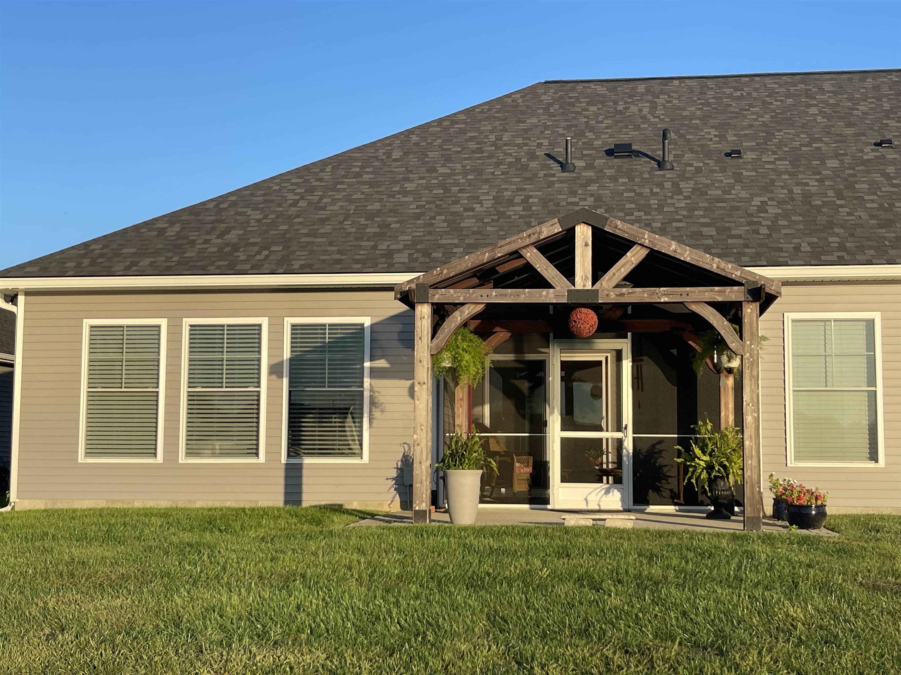 2572 Watson Circle, Owensboro, Kentucky 42301, 2 Bedrooms Bedrooms, ,2 BathroomsBathrooms,Single Family Residence,For Sale,Watson Circle,93336