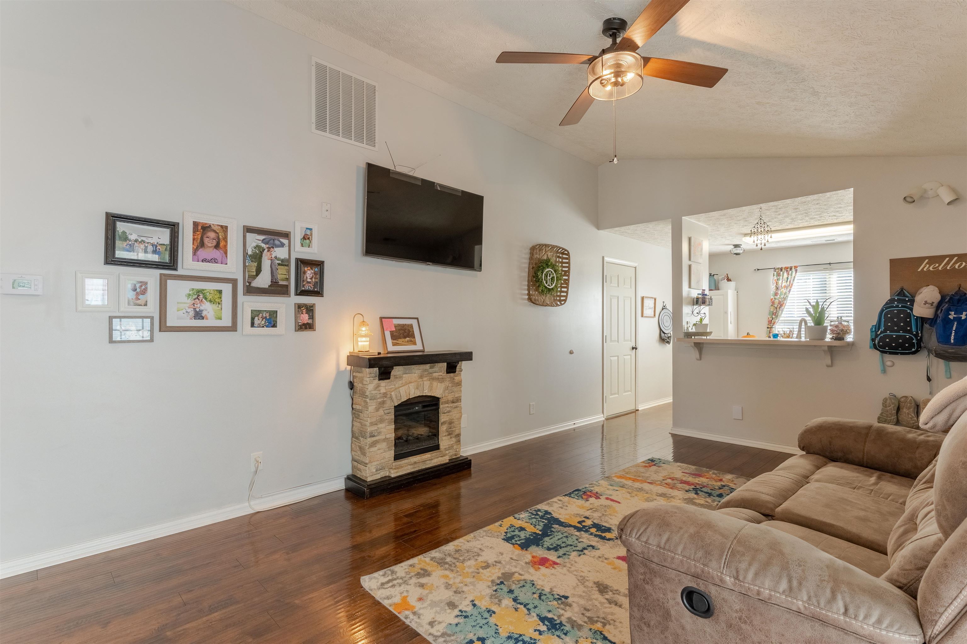 932 Millcreek Drive, Henderson, Kentucky 42420, 2 Bedrooms Bedrooms, ,2 BathroomsBathrooms,Single Family Residence,For Sale,Millcreek Drive,93340