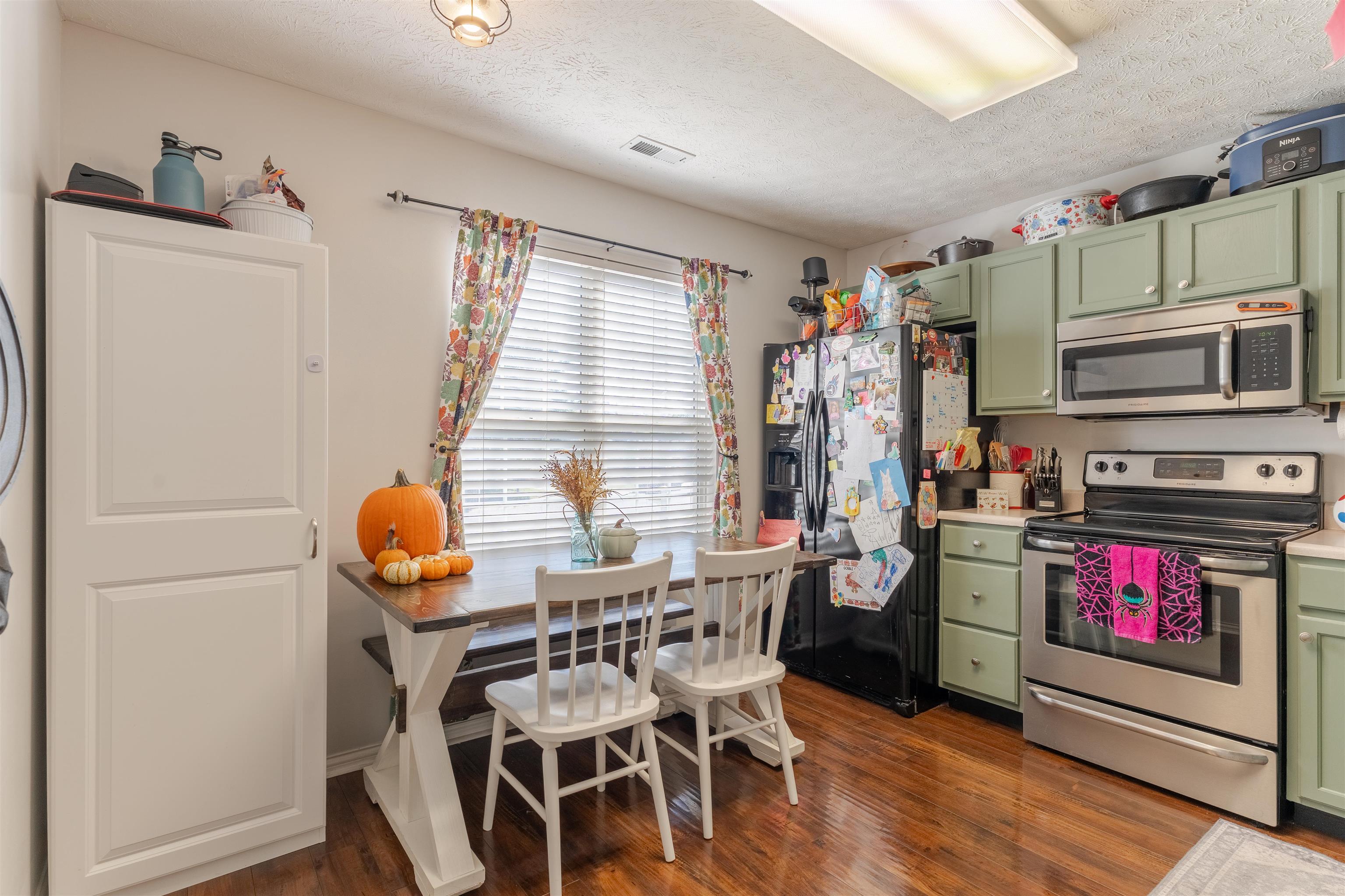 932 Millcreek Drive, Henderson, Kentucky 42420, 2 Bedrooms Bedrooms, ,2 BathroomsBathrooms,Single Family Residence,For Sale,Millcreek Drive,93340
