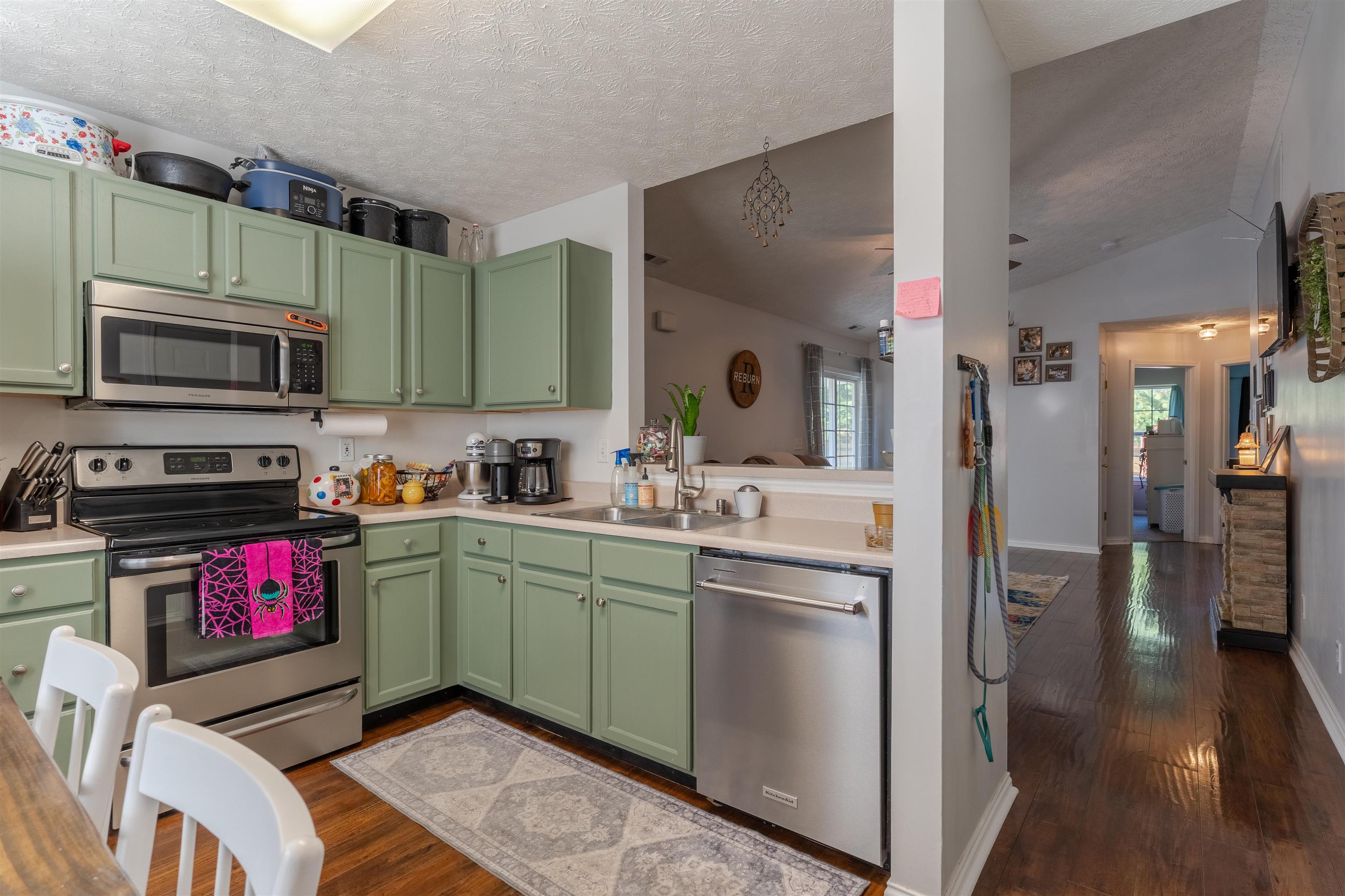 932 Millcreek Drive, Henderson, Kentucky 42420, 2 Bedrooms Bedrooms, ,2 BathroomsBathrooms,Single Family Residence,For Sale,Millcreek Drive,93340
