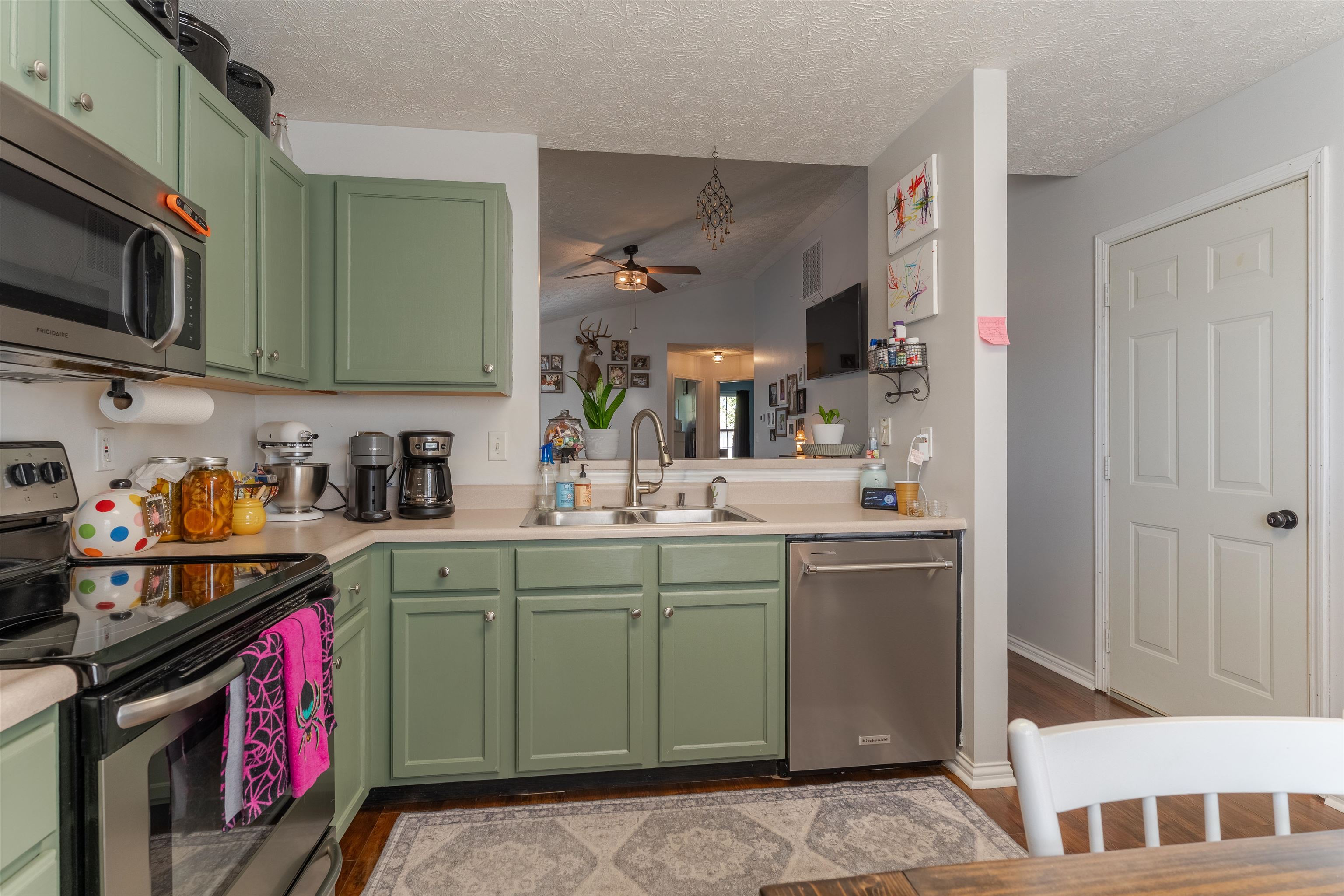 932 Millcreek Drive, Henderson, Kentucky 42420, 2 Bedrooms Bedrooms, ,2 BathroomsBathrooms,Single Family Residence,For Sale,Millcreek Drive,93340