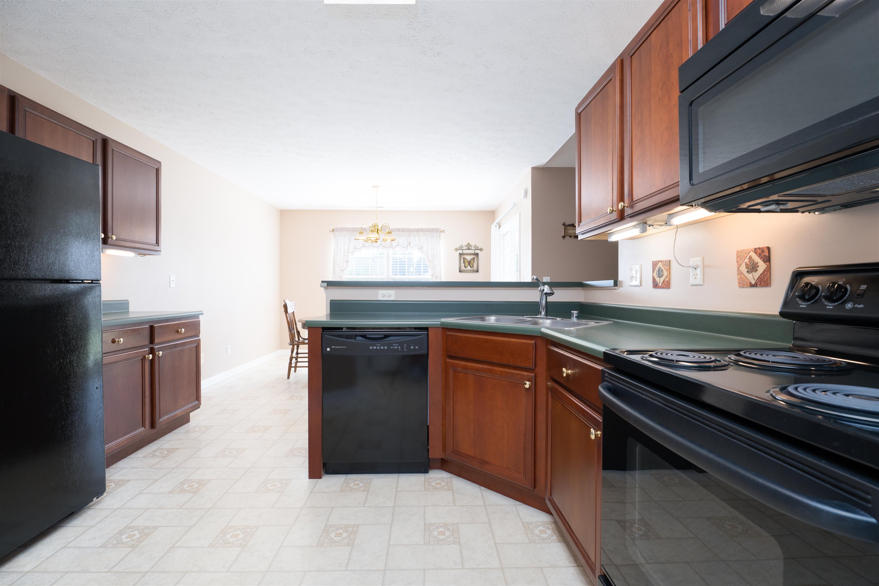2340 Homestead Point, Owensboro, Kentucky 42301, 3 Bedrooms Bedrooms, ,2 BathroomsBathrooms,Single Family Residence,For Sale,Homestead Point,93354