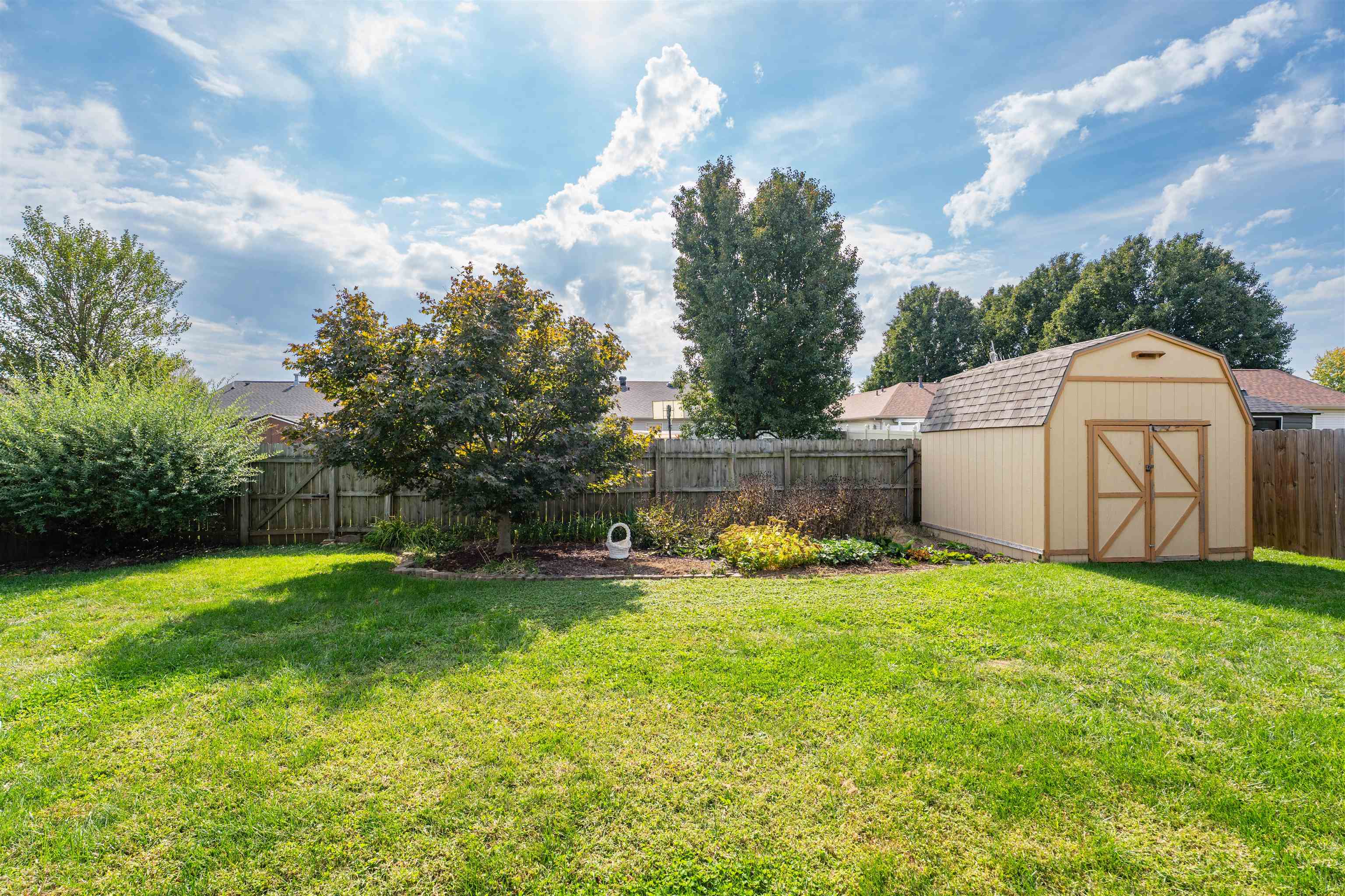 2340 Homestead Point, Owensboro, Kentucky 42301, 3 Bedrooms Bedrooms, ,2 BathroomsBathrooms,Single Family Residence,For Sale,Homestead Point,93354