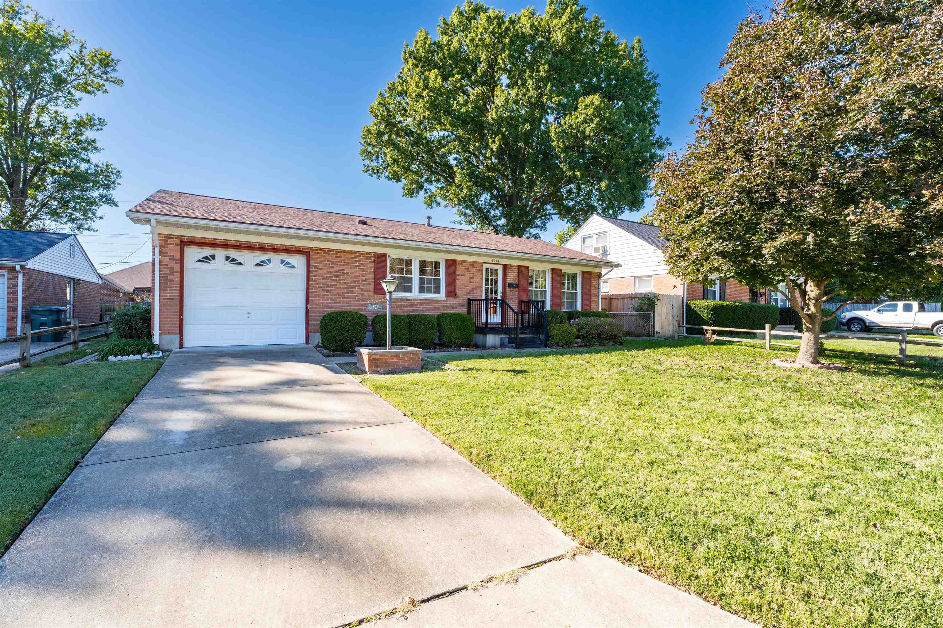 1914 Tomy Lee Ct, Owensboro, Kentucky 42301, 3 Bedrooms Bedrooms, ,2 BathroomsBathrooms,Single Family Residence,For Sale,Tomy Lee Ct,93355