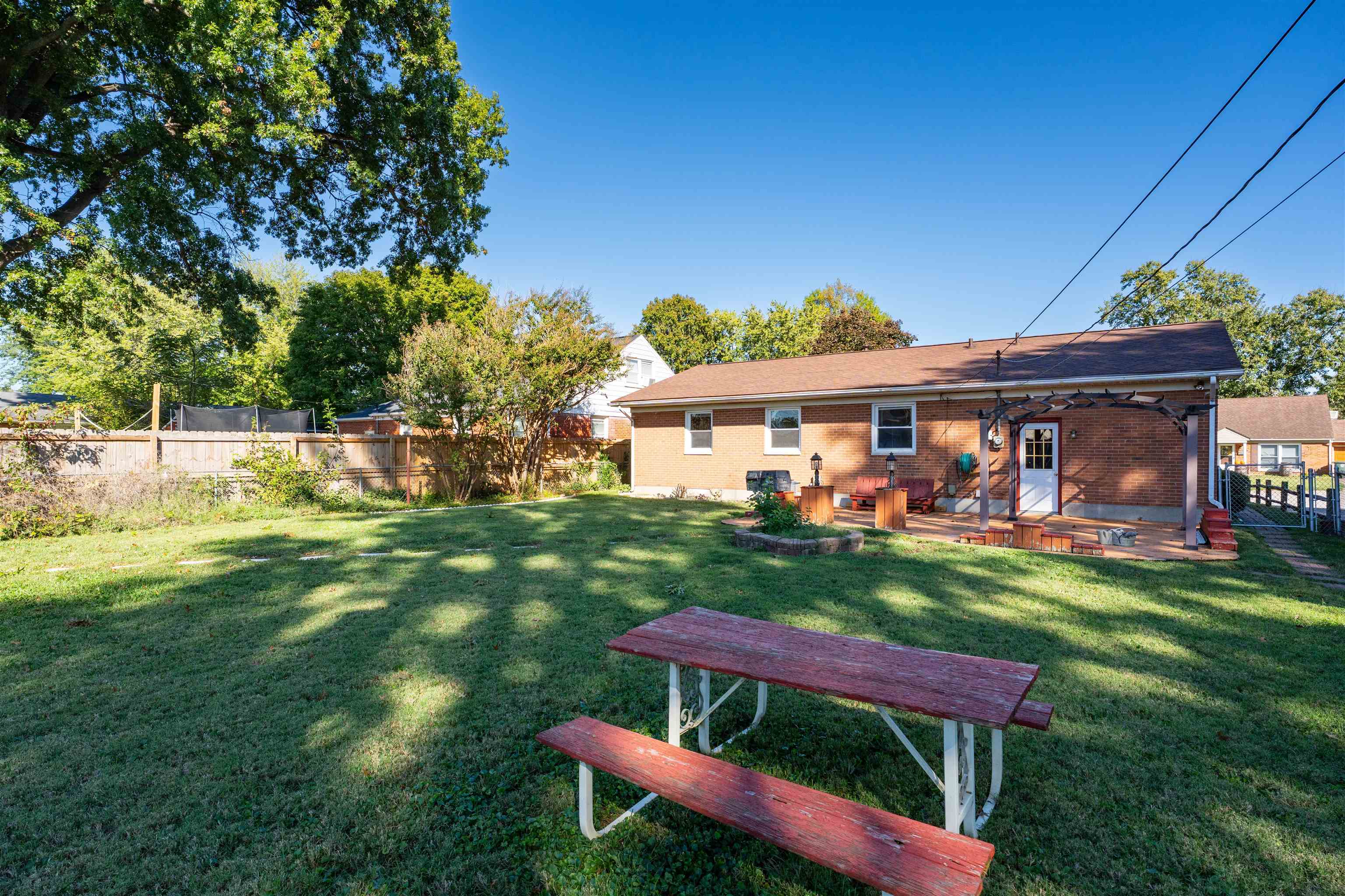 1914 Tomy Lee Ct, Owensboro, Kentucky 42301, 3 Bedrooms Bedrooms, ,2 BathroomsBathrooms,Single Family Residence,For Sale,Tomy Lee Ct,93355