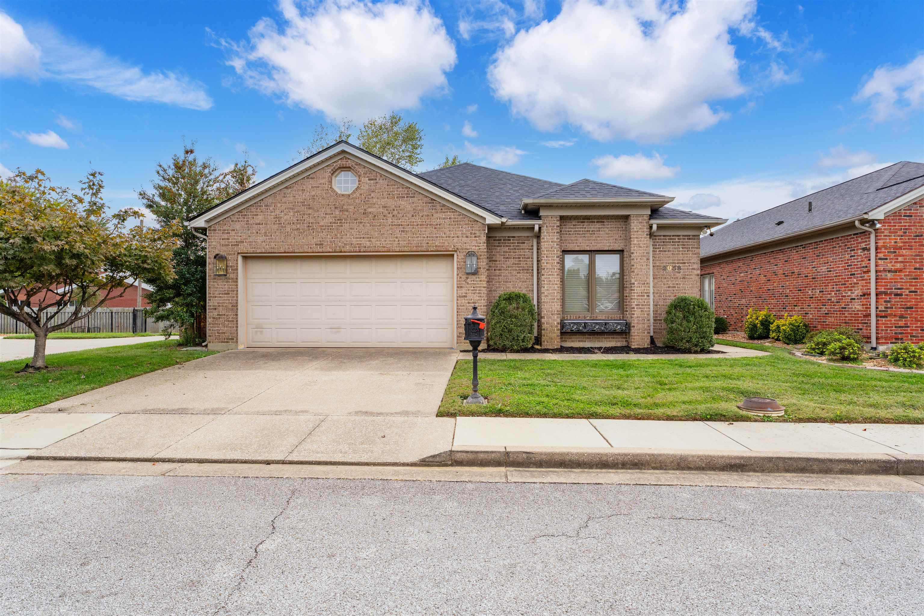 2058 Sussex Place, Owensboro, Kentucky 42301, 2 Bedrooms Bedrooms, ,2 BathroomsBathrooms,Single Family Residence,For Sale,Sussex Place,93357