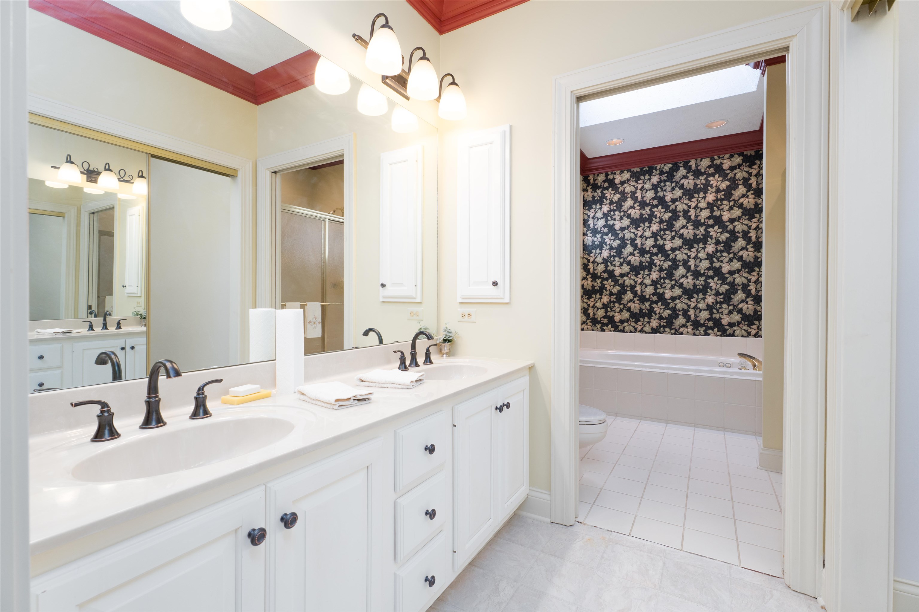 2058 Sussex Place, Owensboro, Kentucky 42301, 2 Bedrooms Bedrooms, ,2 BathroomsBathrooms,Single Family Residence,For Sale,Sussex Place,93357