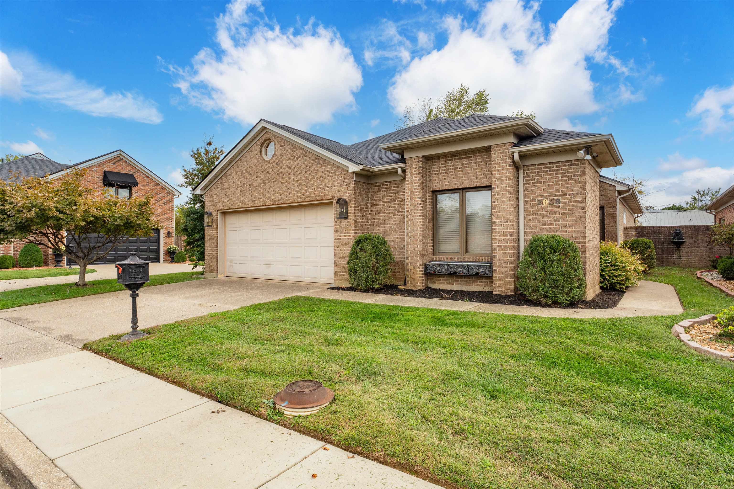 2058 Sussex Place, Owensboro, Kentucky 42301, 2 Bedrooms Bedrooms, ,2 BathroomsBathrooms,Single Family Residence,For Sale,Sussex Place,93357